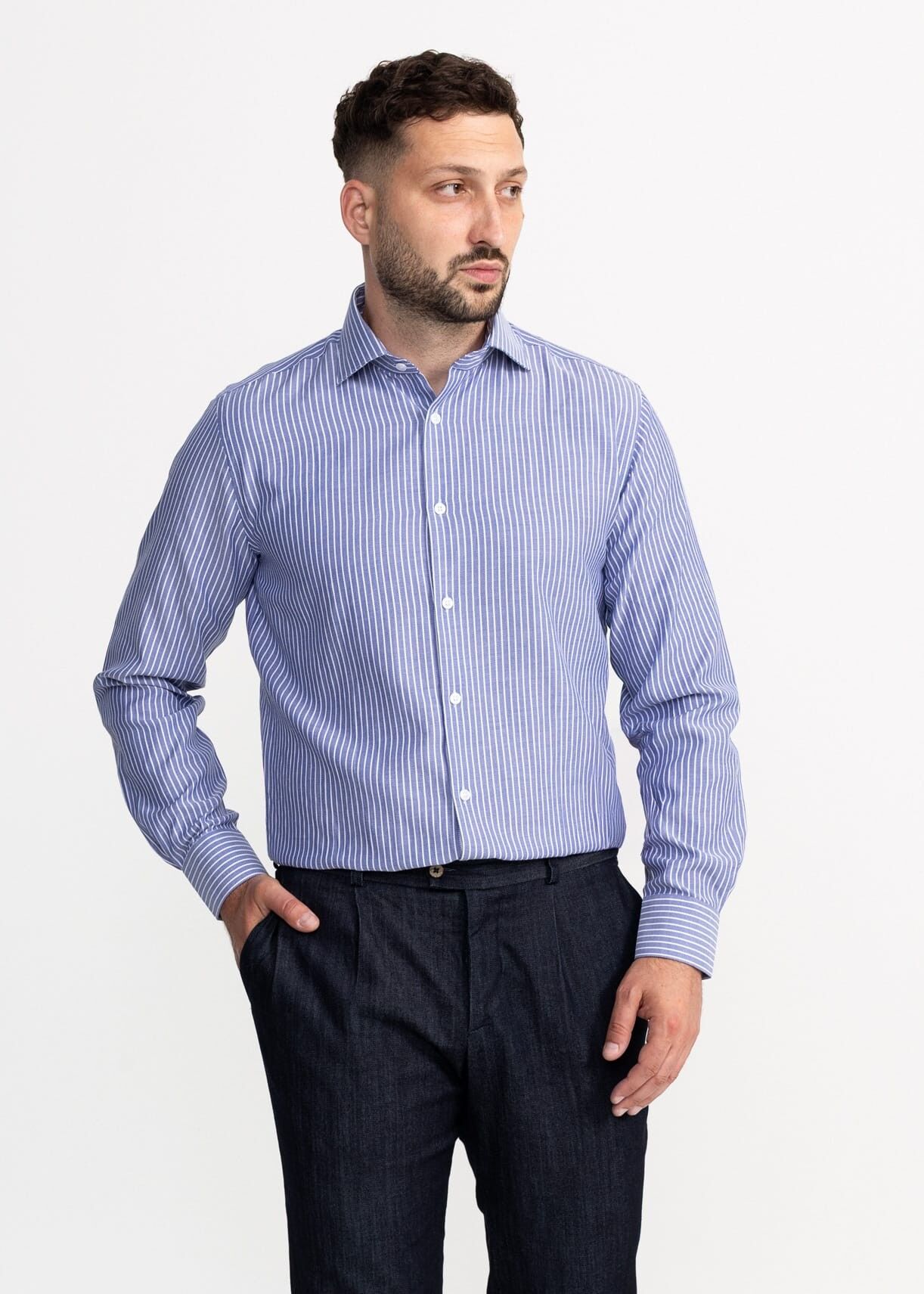 La camicia in cotone egiziano Peles - Blu scuro con strisce bianche