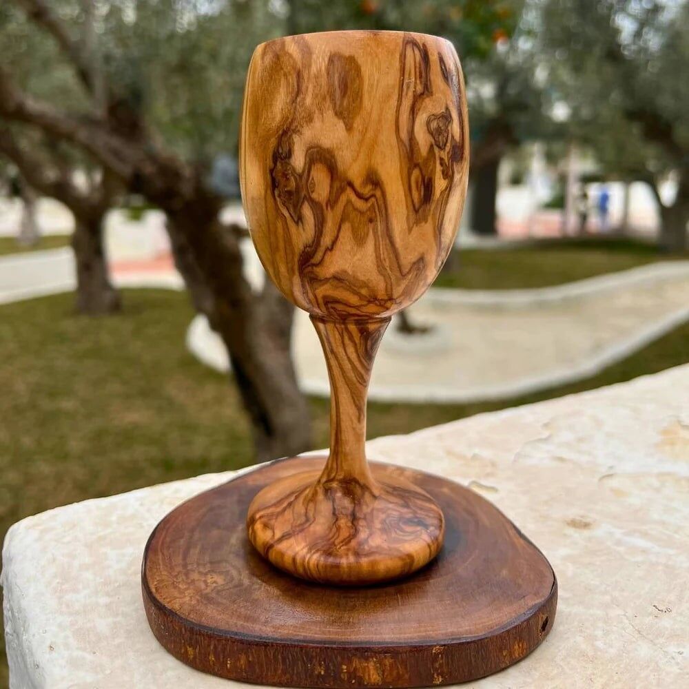 Bicchiere con stelo in legno d'ulivo 15 cm