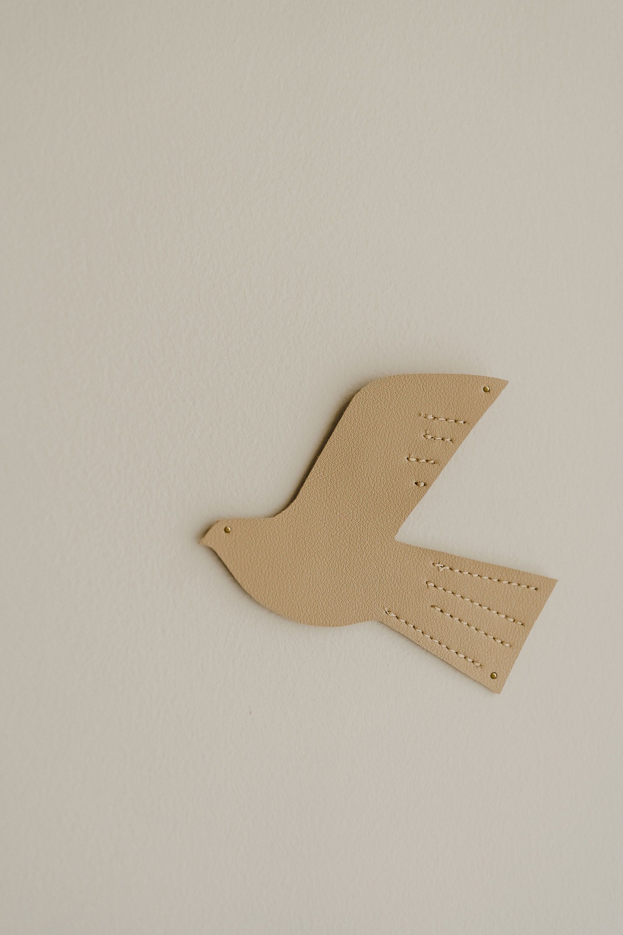 Oiseau en cuir - décoration murale poétique - Taille S caramel