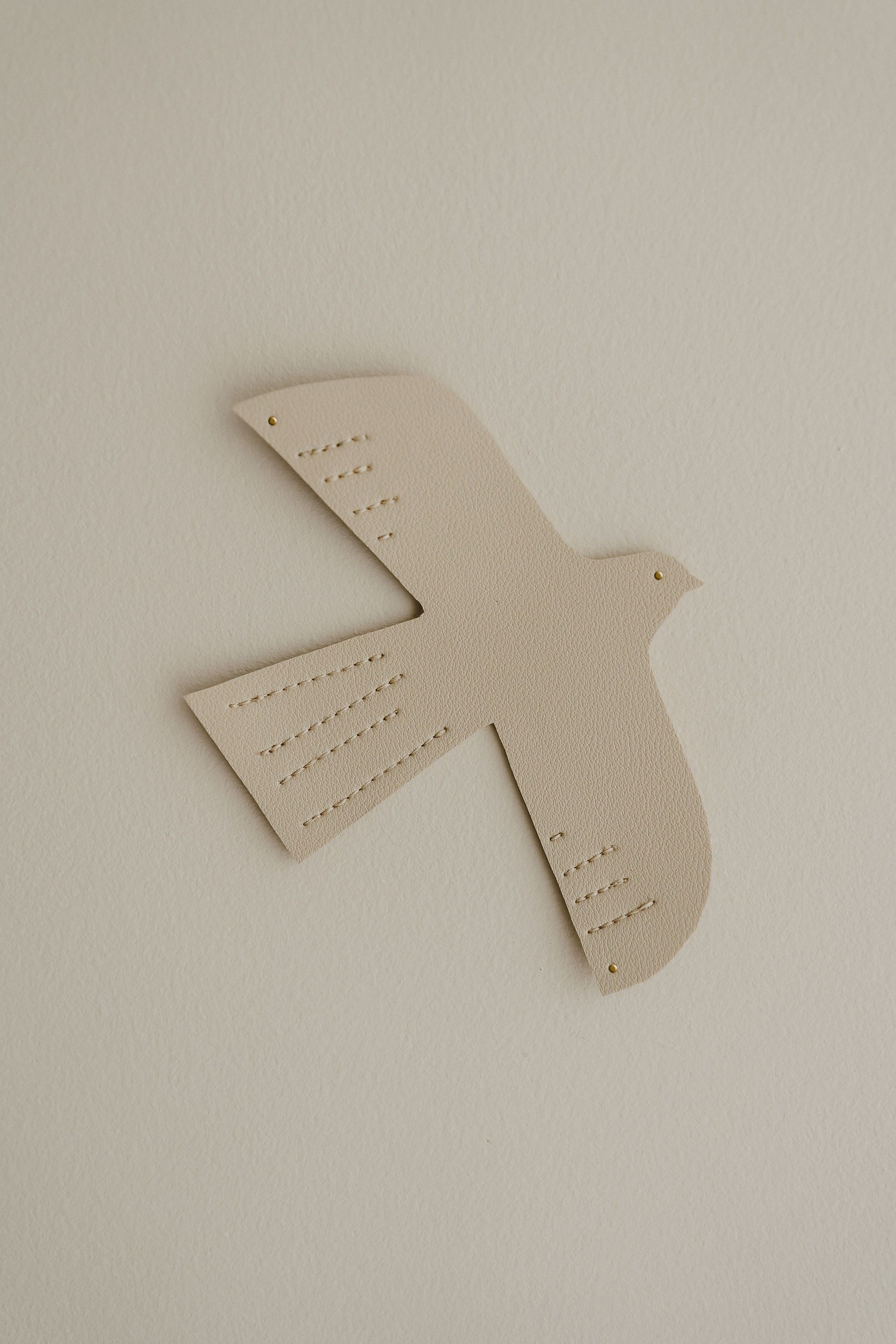 Oiseau en cuir - décoration murale poétique - Taille M beige