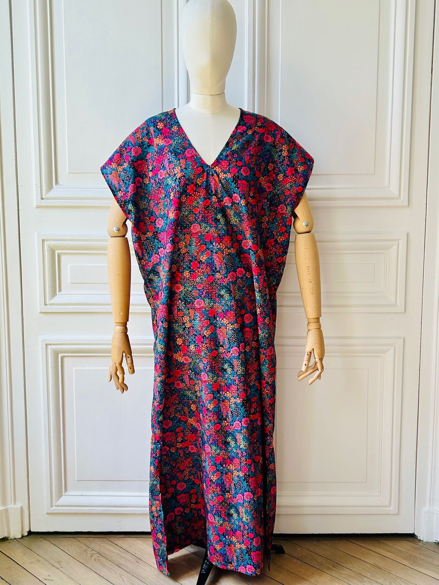 Evesome Liberty-Maxikleid aus Baumwolle mit V-Ausschnitt