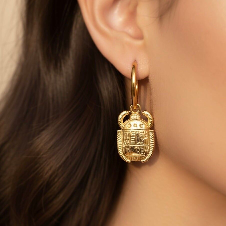 Huggie Hoops Scarabeo