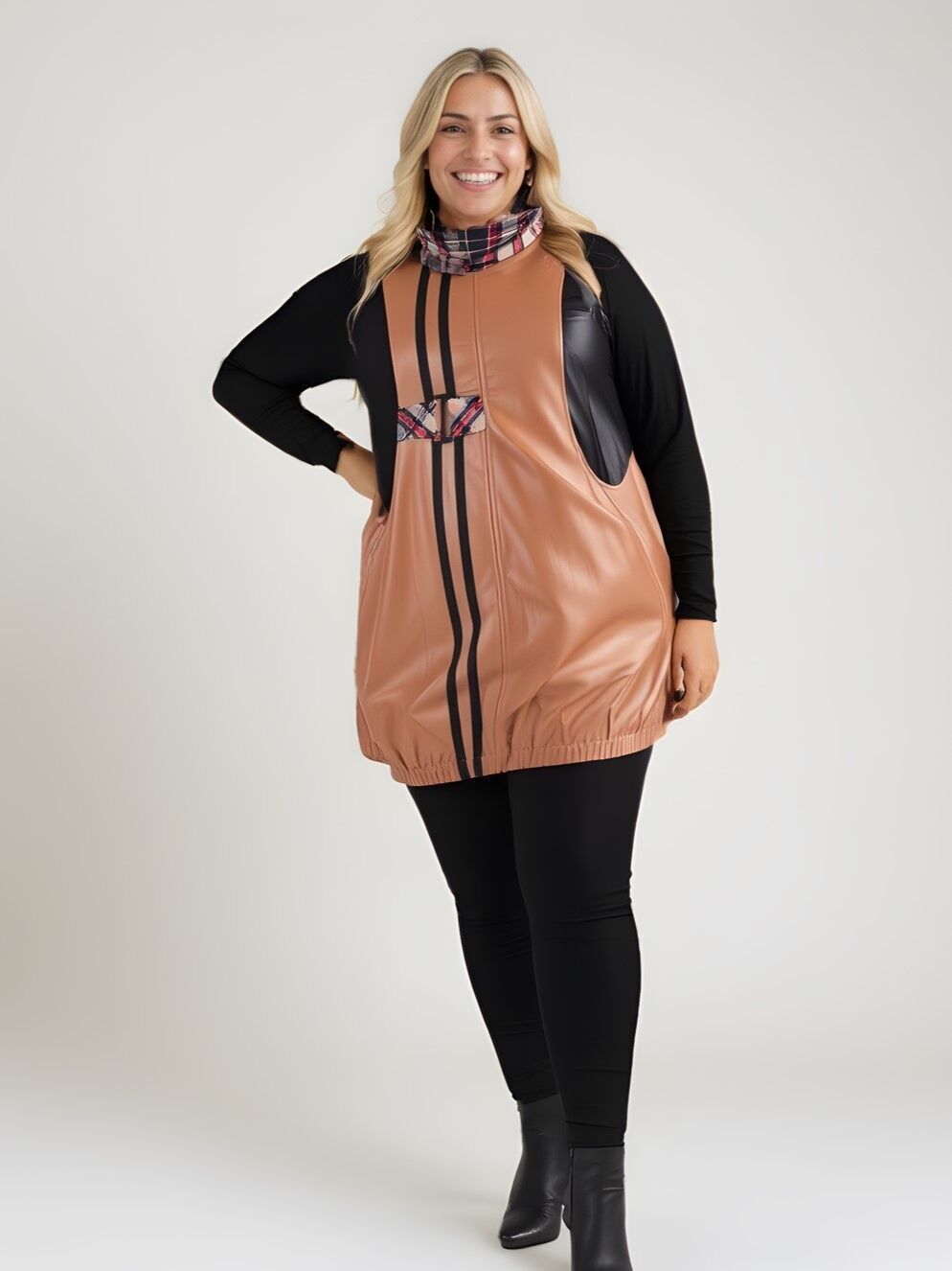 Kamelfarbenes Kunstlederkleid in Übergröße (A511)