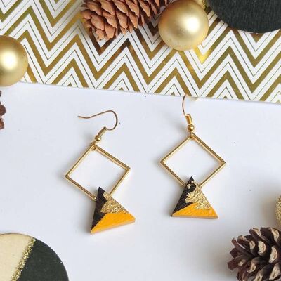 Boucles d'oreilles losange doré et triangle d'ébène peint en jaune, feuille d'or