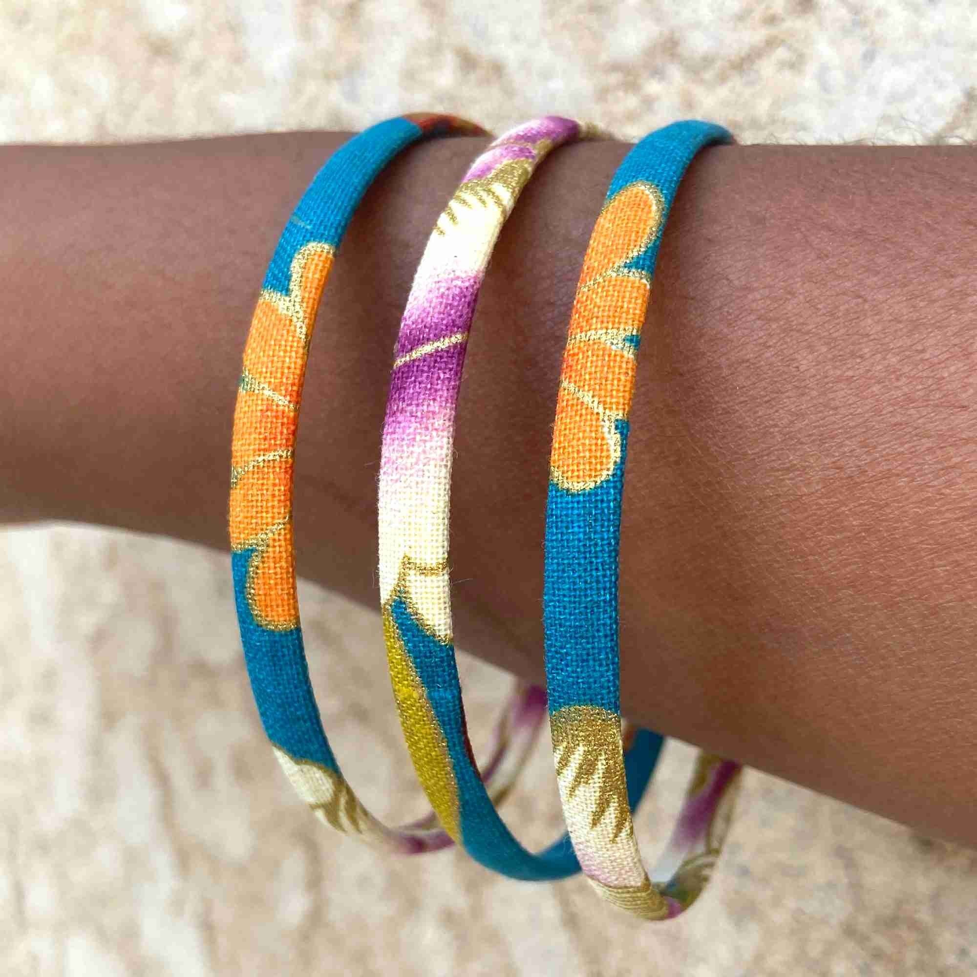 Pulsera plana en tejido japonés Kiku con fondo dorado y turquesa
