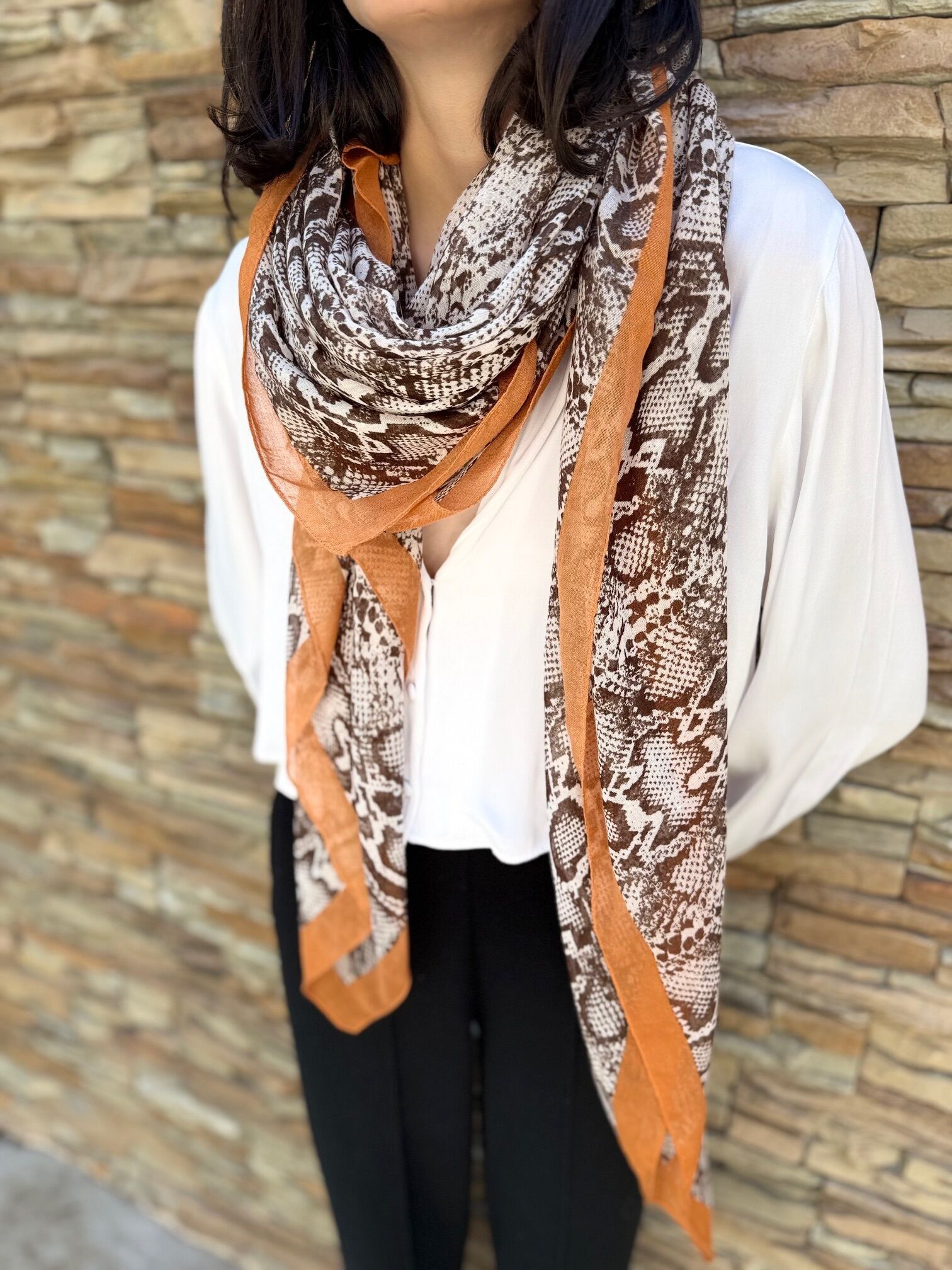 Tendencia de bufandas de talla grande para mujer 2025