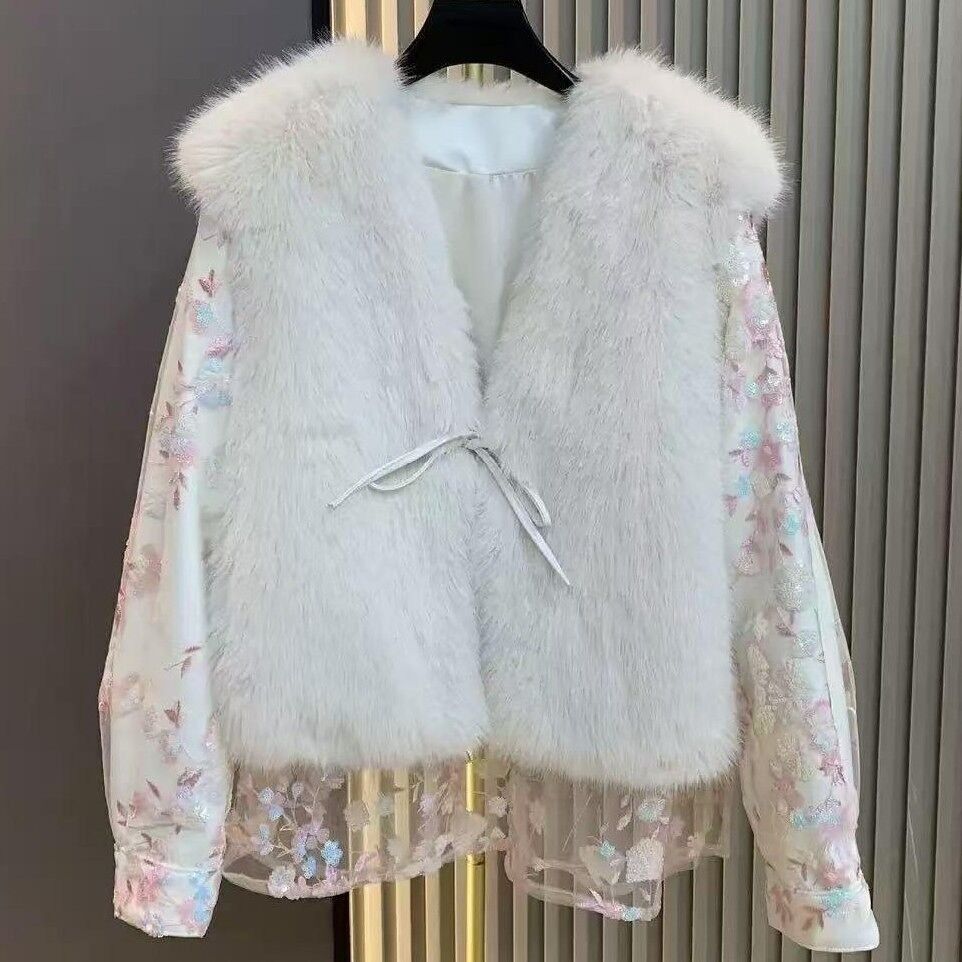 Lagenjacke mit geblümten Ärmeln und Kunstpelzweste