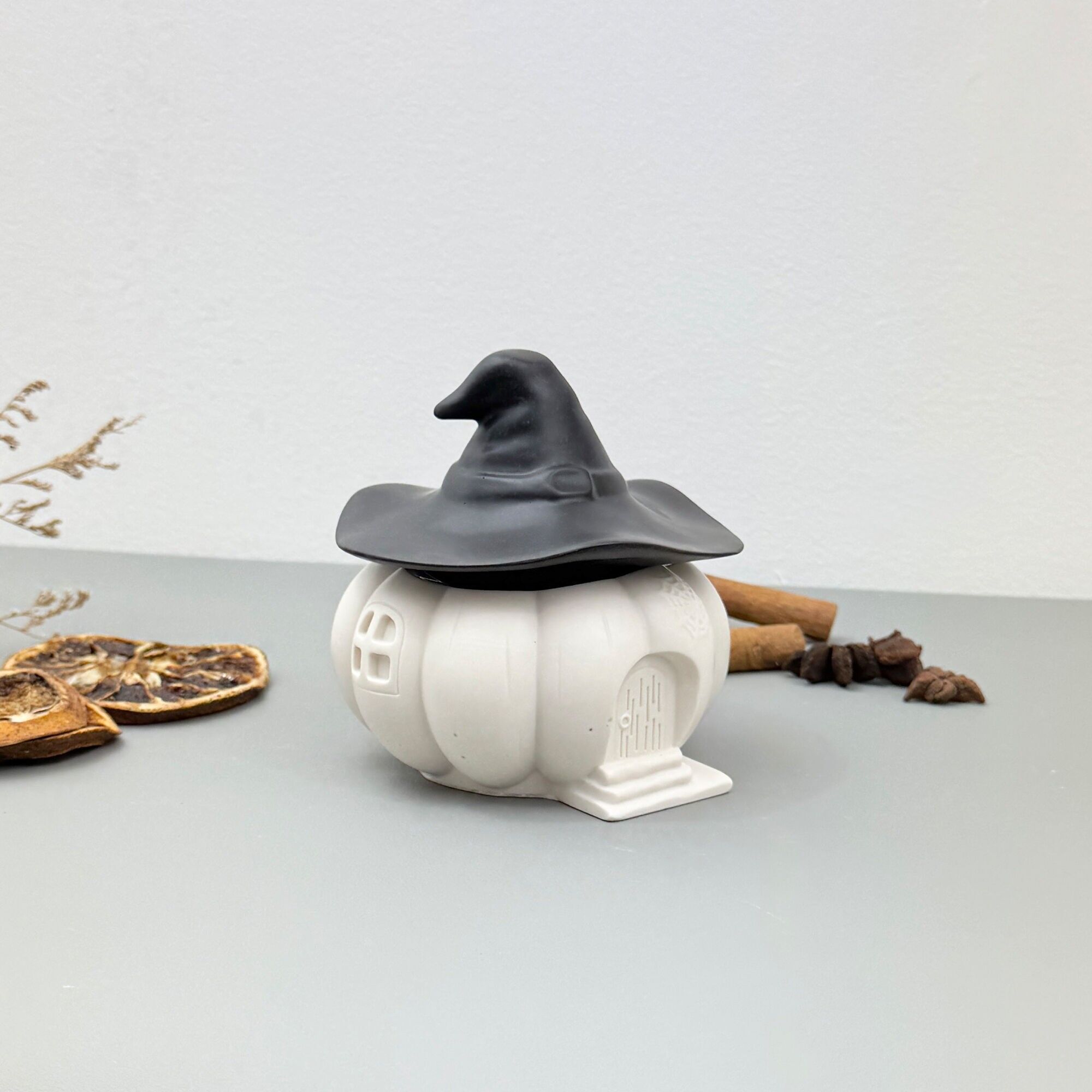 Ciotola decorativa a forma di casa di strega in bianco e nero - Decorazione di Halloween