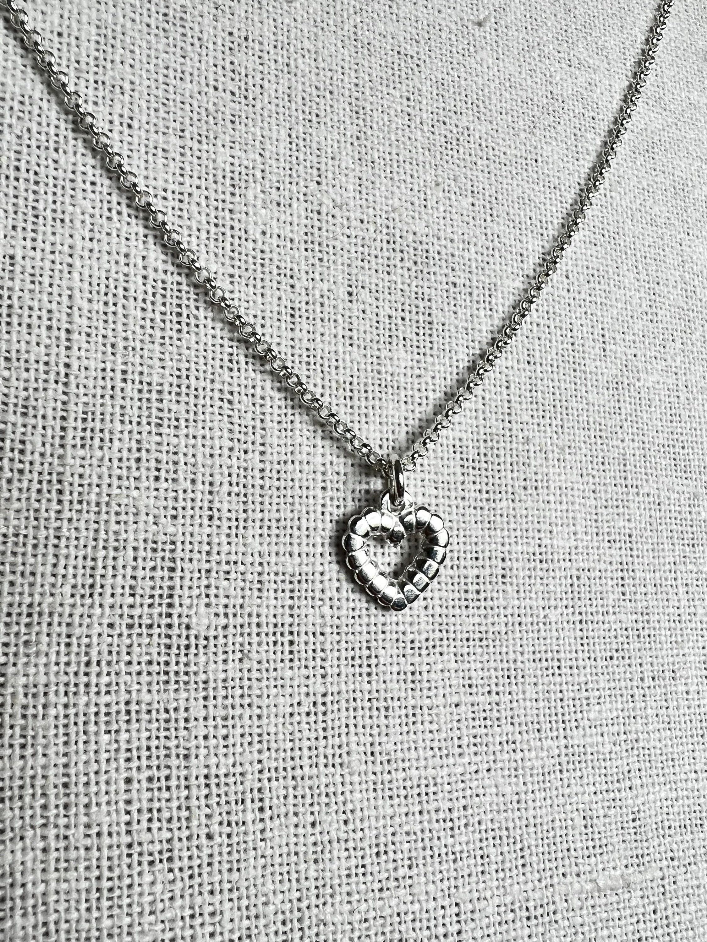 Halskette mit Herzanhänger