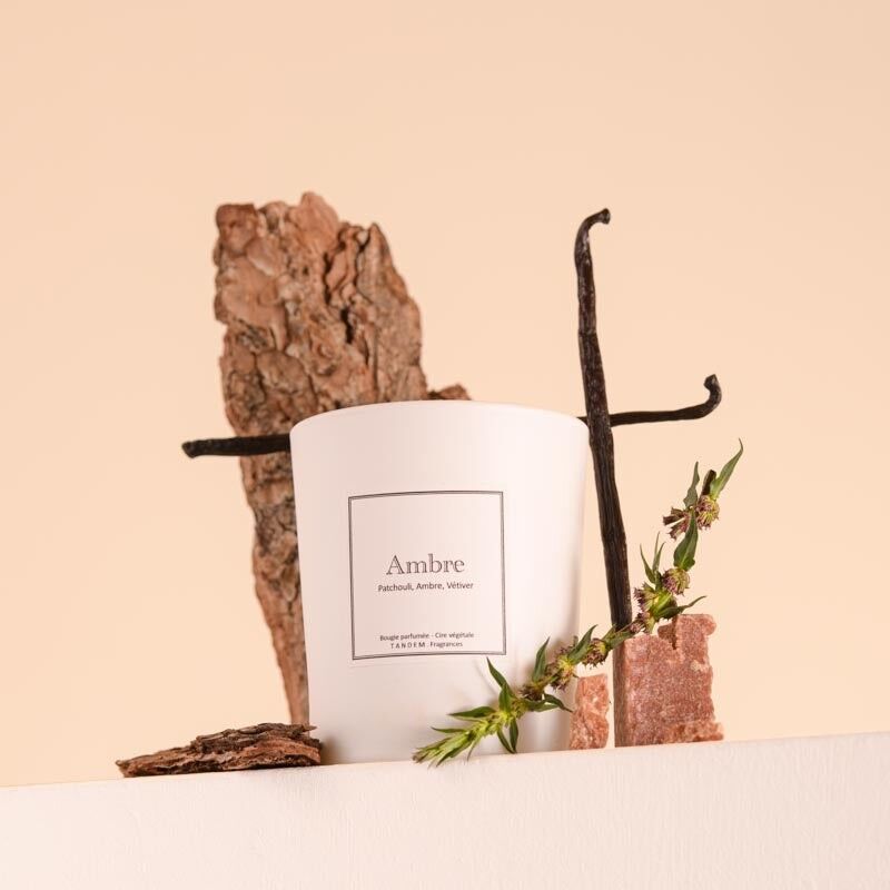 Amber Scented Candle - 100% vegetable wax - Grasse fragrance - White glass 180g/40h burning time