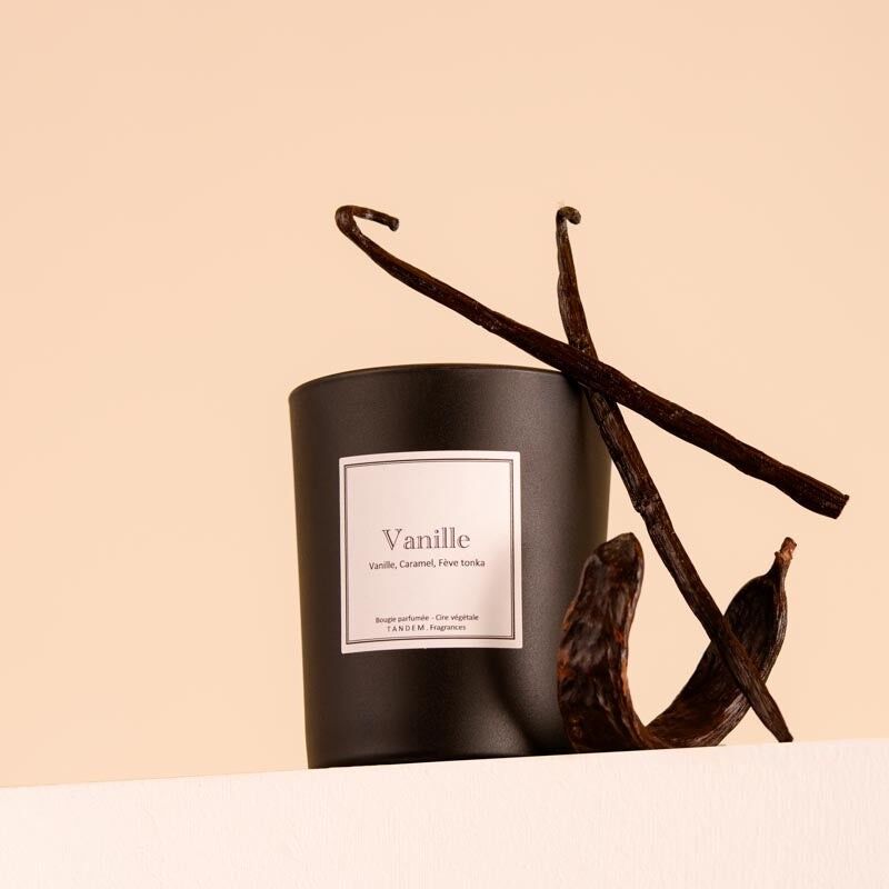 Bougie Parfumée Vanille - Cire 100% végétale - Parfum de Grasse - Verre noir 180g/40h de brûlage