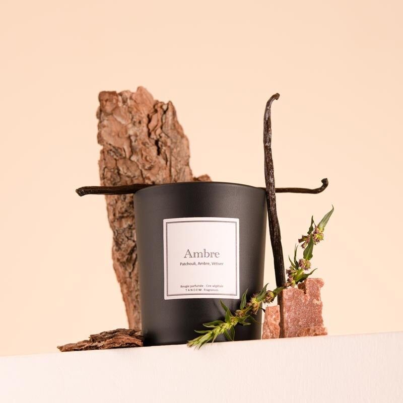 Amber Scented Candle - 100% vegetable wax - Grasse fragrance - Black glass 180g/40h burning time