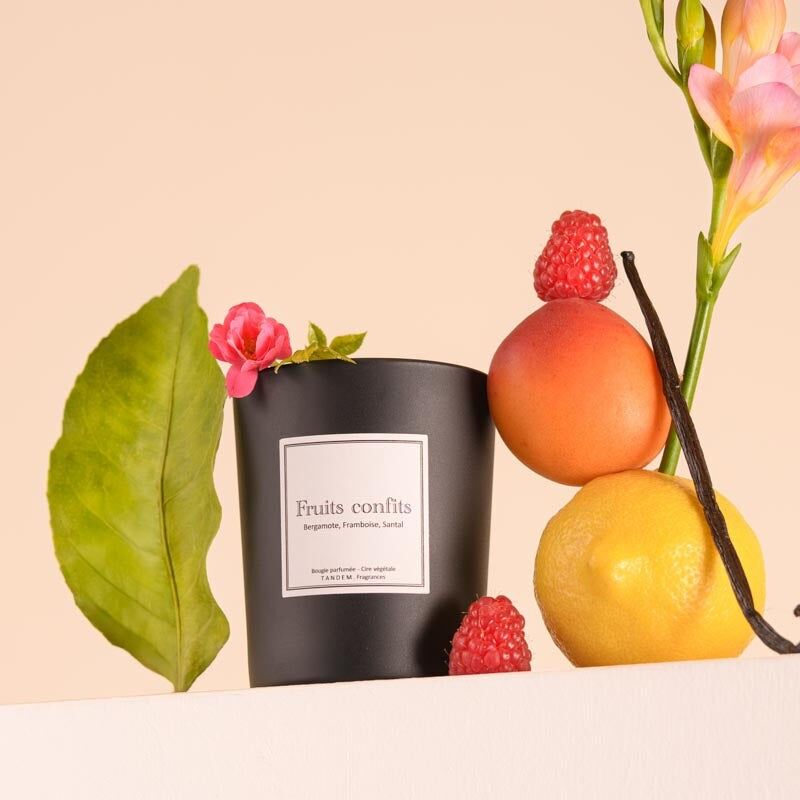 Bougie Parfumée Fruits Confits - Cire 100% végétale - Parfum de Grasse - Verre noir 180g/40h de brûlage