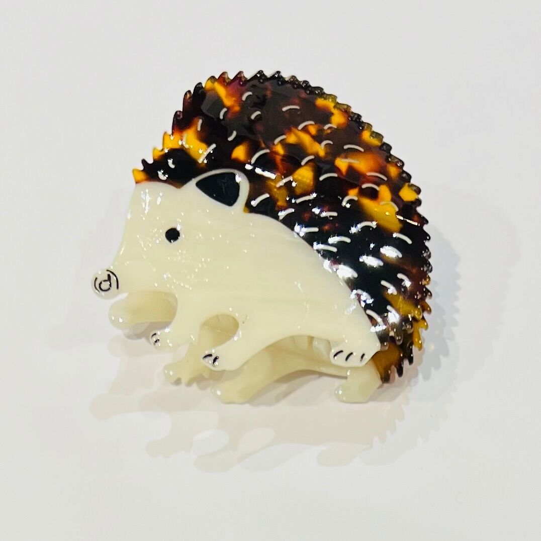 Hair accessory resin clip in the shape of a hedgehog