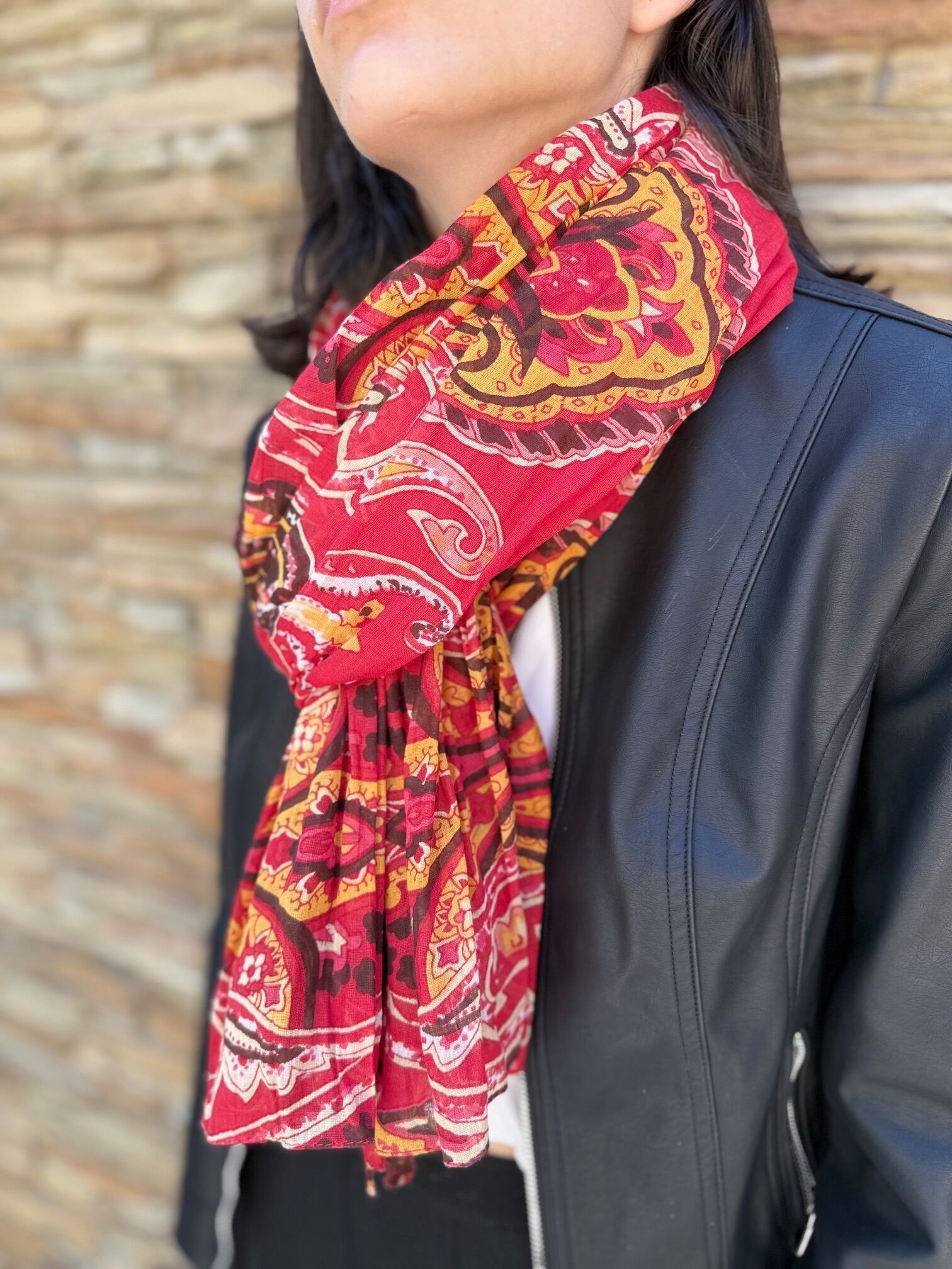 Bufanda de mujer con estampado otoñal 2025