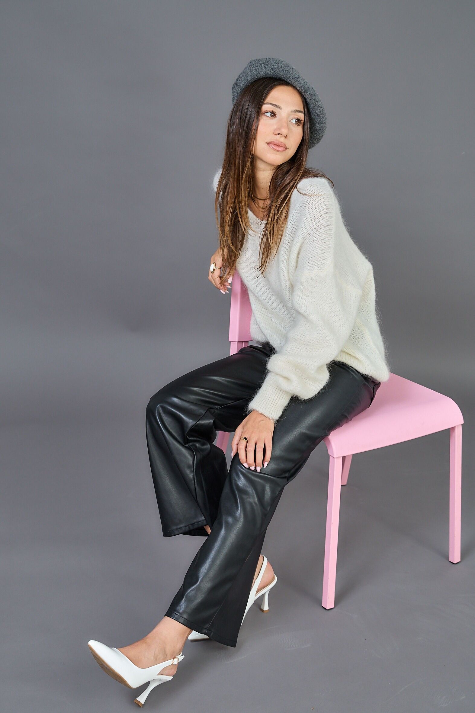 Lässige, gerade geschnittene Damenhose aus Kunstleder – ANA & LUCY