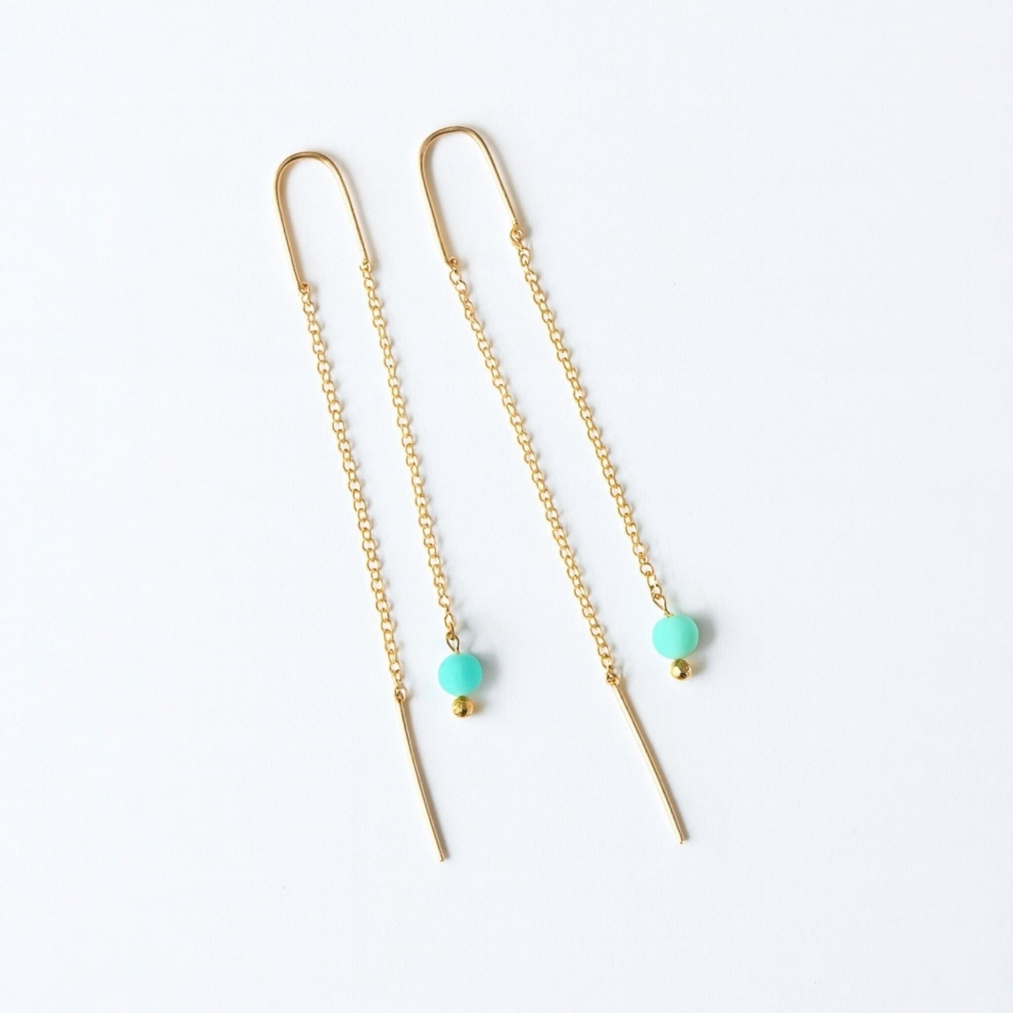 Ohrringe mit Anhänger aus Gold und Naturperlen