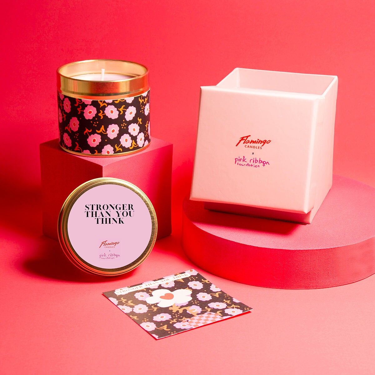 Pink Ribbon – Stärker als Sie denken – Nachdenkliche, florale Blechkerze