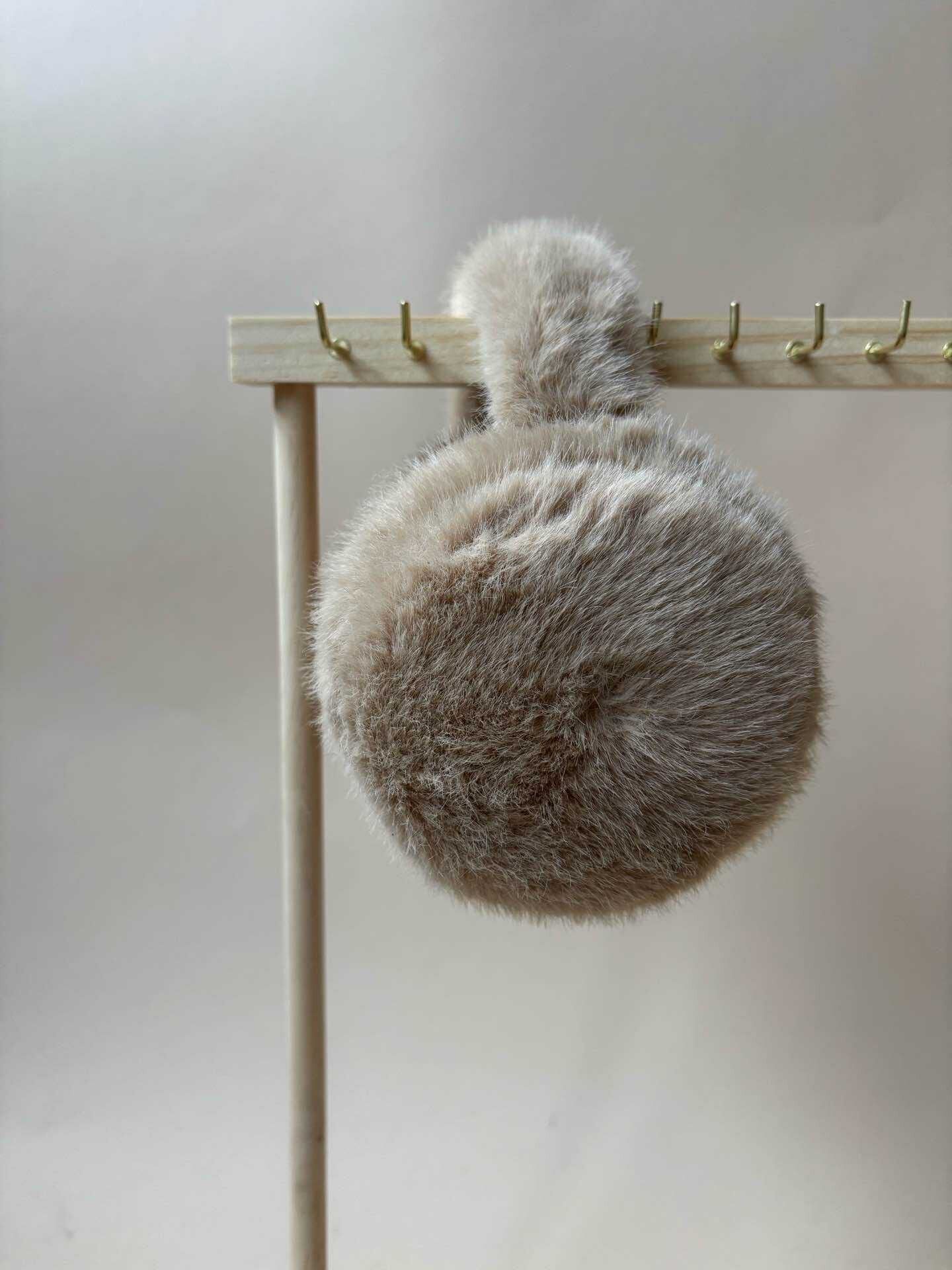 Paraorecchie | Molte varianti