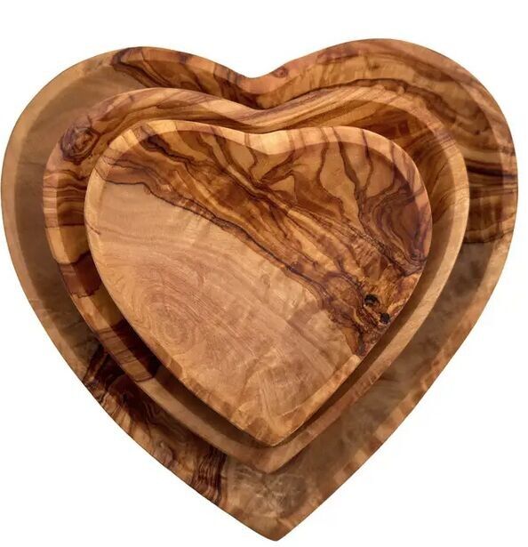 Handmade heart-shaped bowls – set of 3 made of olive wood
