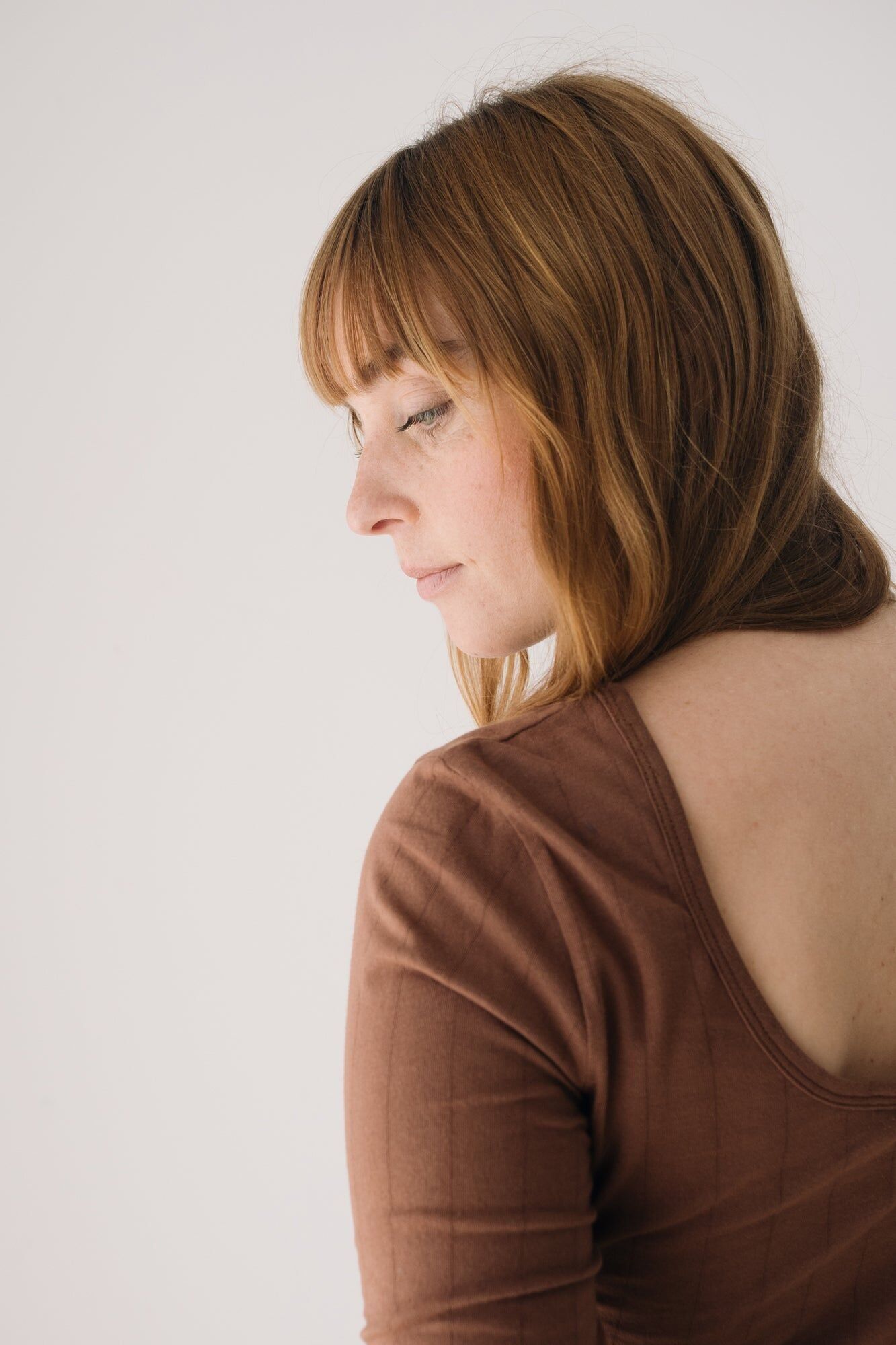 Bio-Jersey-Top mit U-Boot-Ausschnitt in Braun