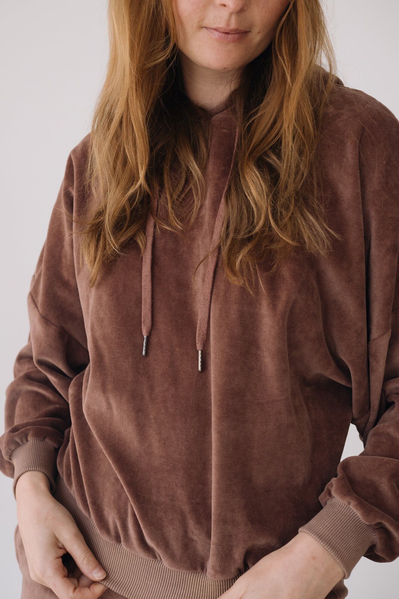 Kapuzenpullover aus Bio-Samt in Mauve