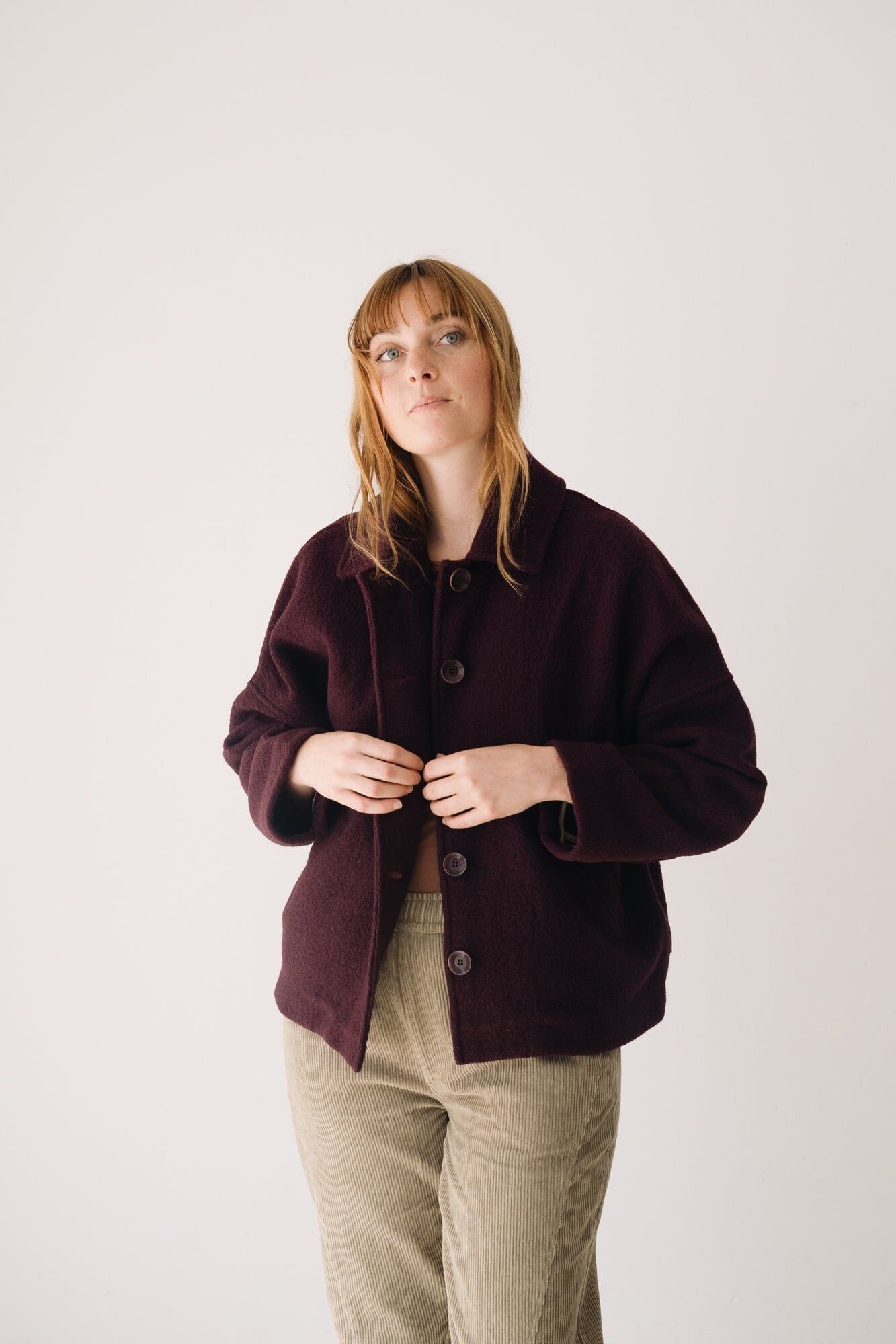 Cappotto corto in lana merino viola