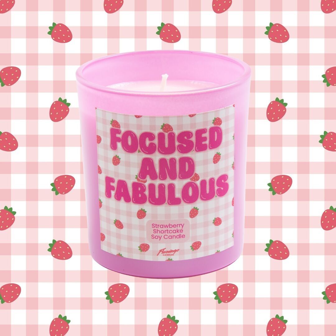 Vela de fresa rosa fabulosa y enfocada en Strawberry Shortcake