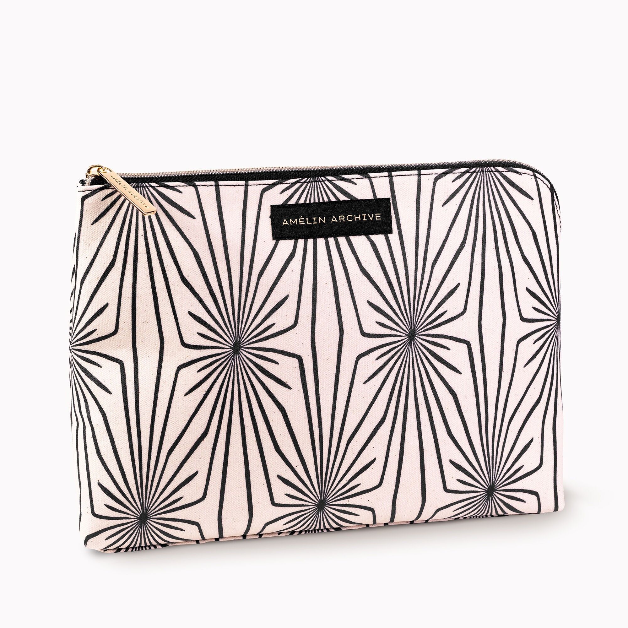 Everyday Large Pouch, Composition