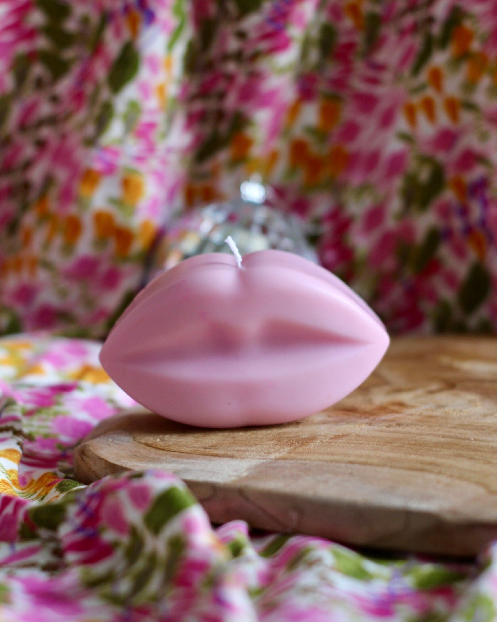 Candela a forma di bocca