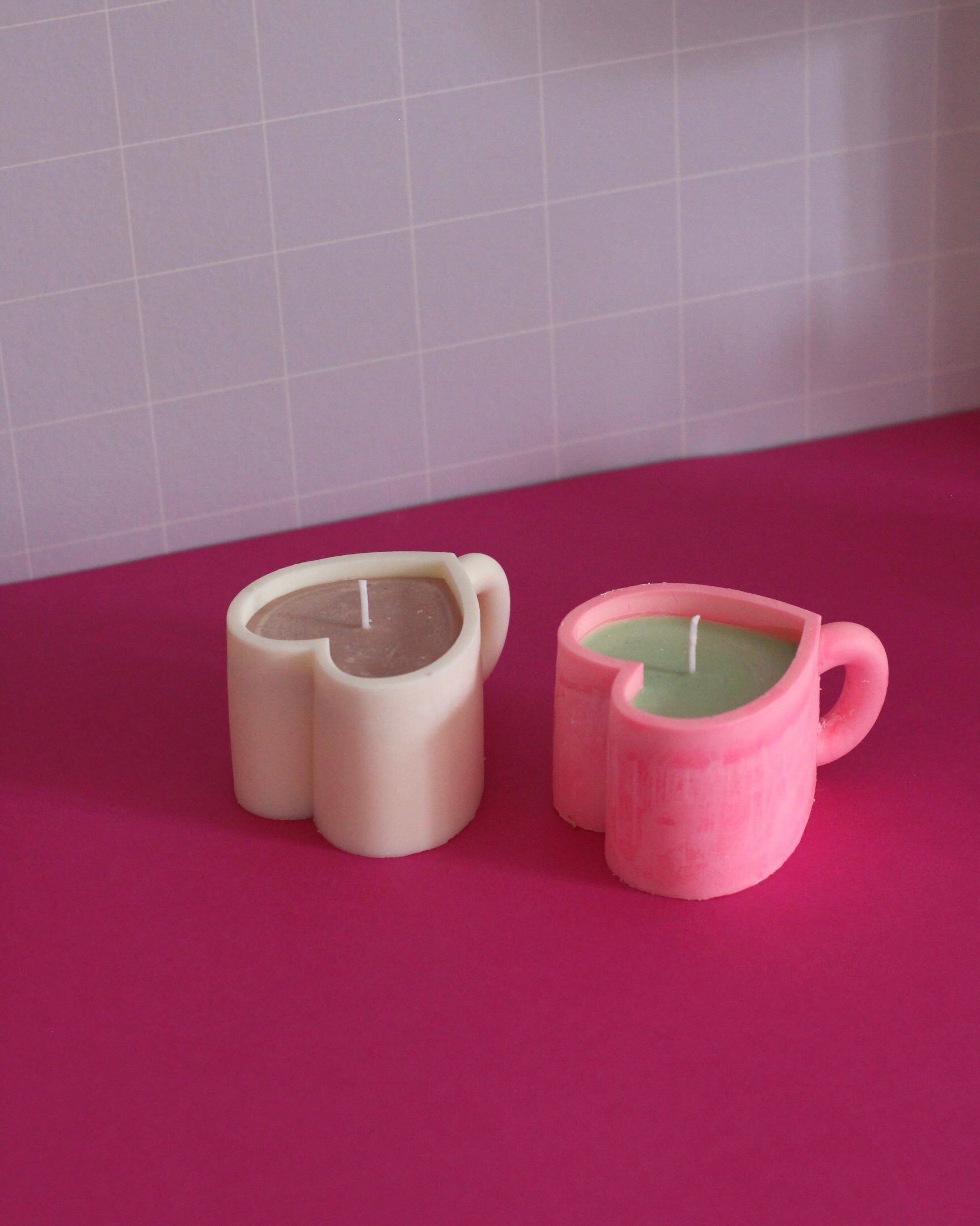 Candela in tazza a forma di cuore: matcha e caffè