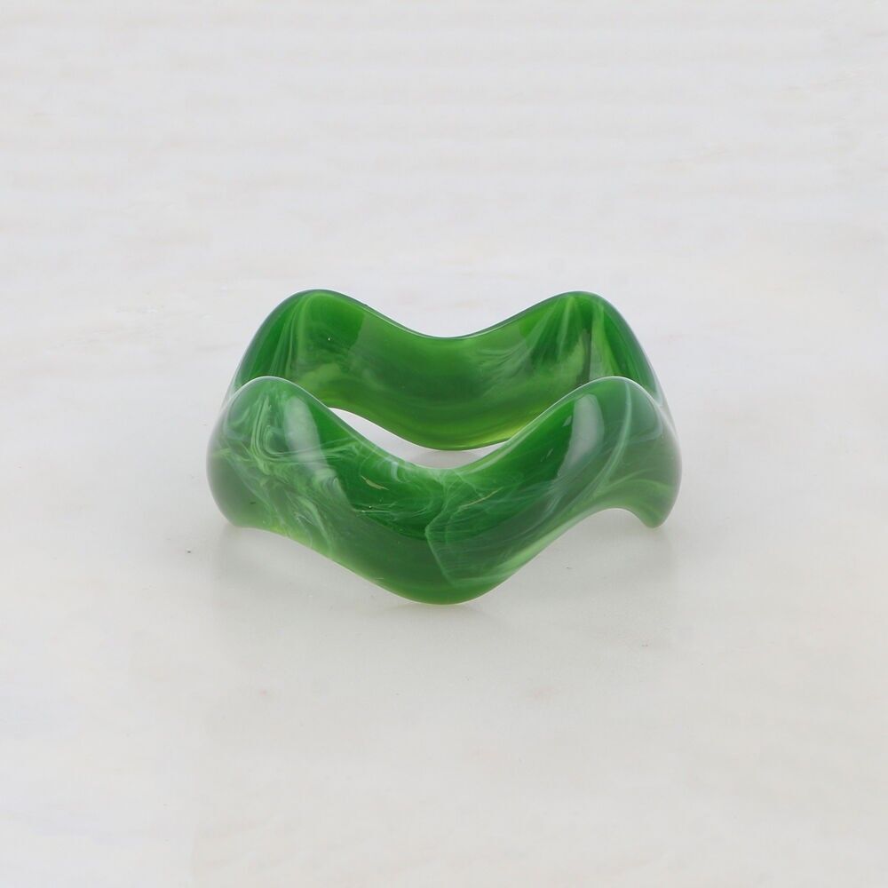 Closed ring in colored resin