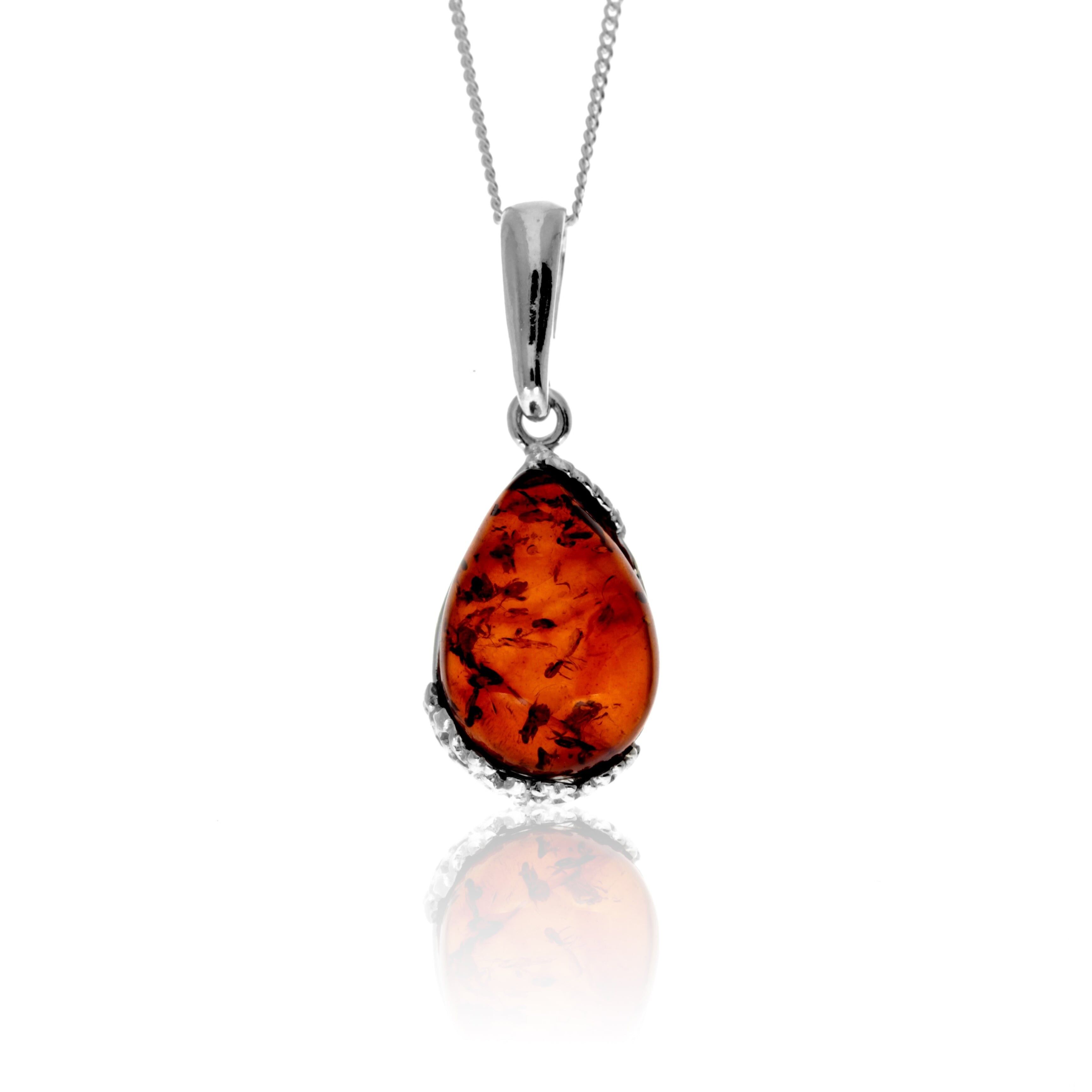 Klassischer Anhänger aus 925er Sterlingsilber und echtem baltischen Bernstein in Tropfenform – AP23