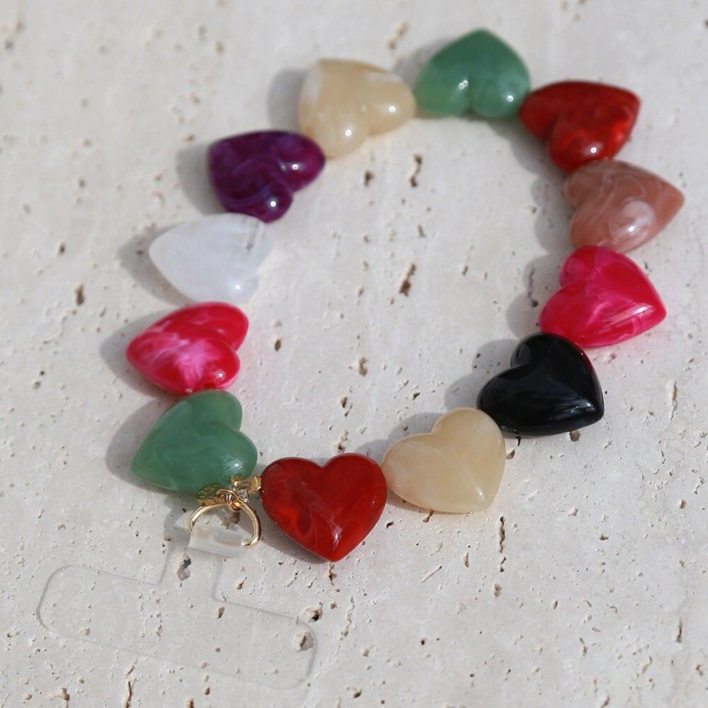 Cuori smaltati con fili telefonici