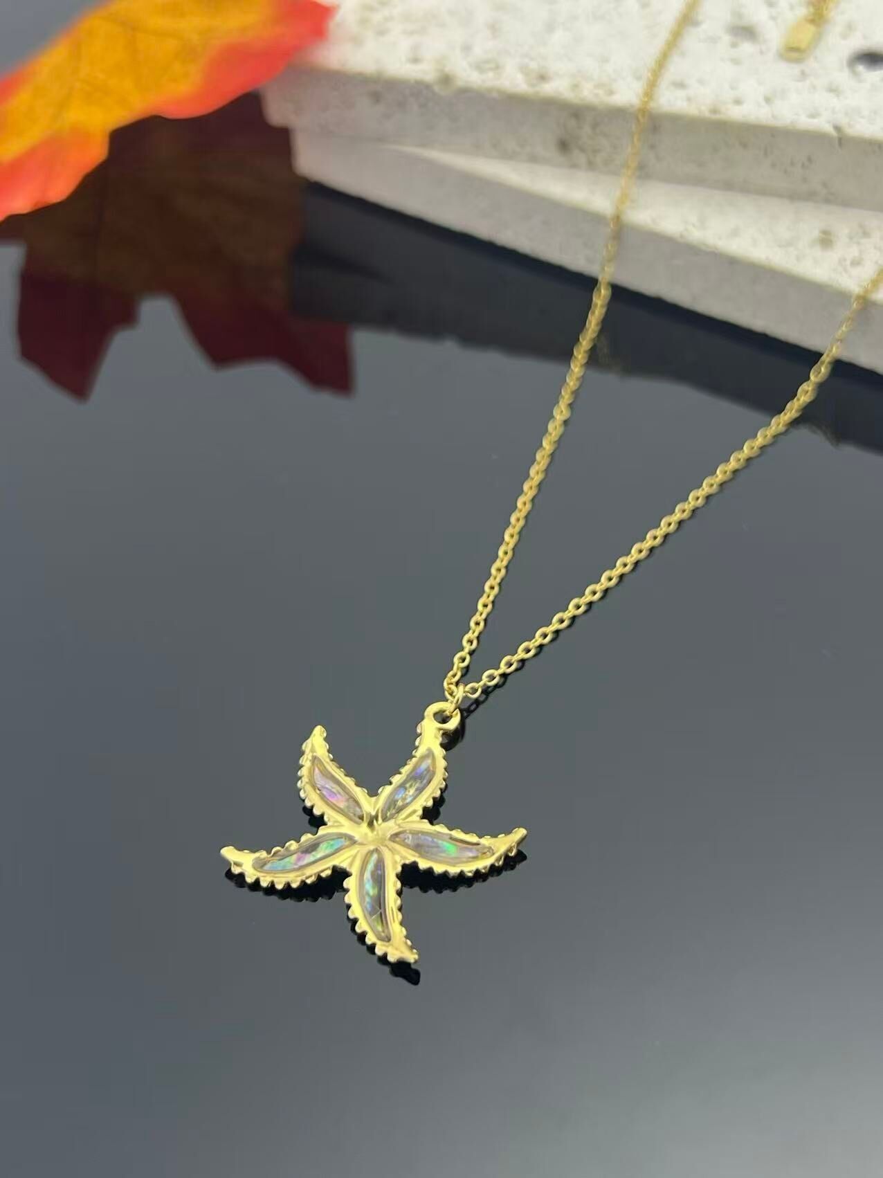 Halskette mit Seestern-Anhänger aus Edelstahl mit Perlmutt