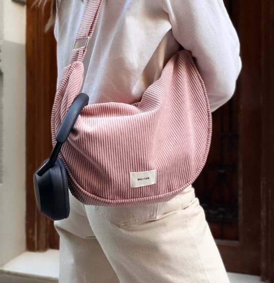 Nina Maxi-Halbmondtasche