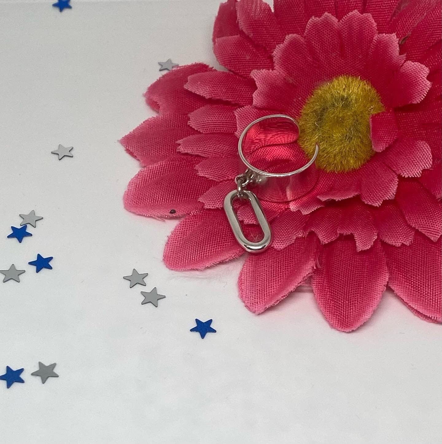 Anello con ciondolo ovale