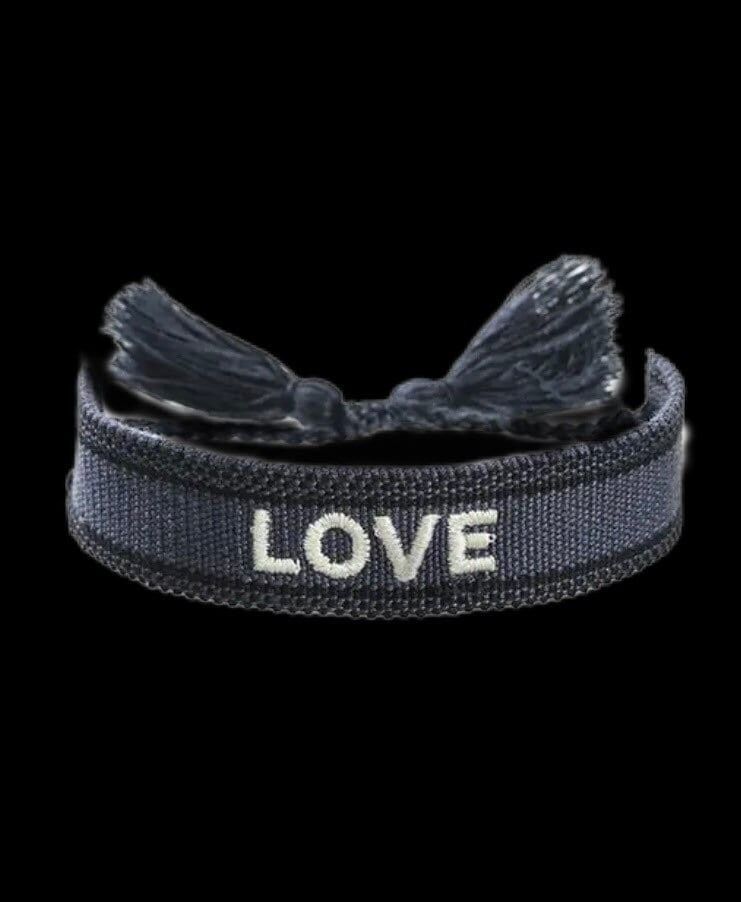 Braccialetto ricamato con pompon Love