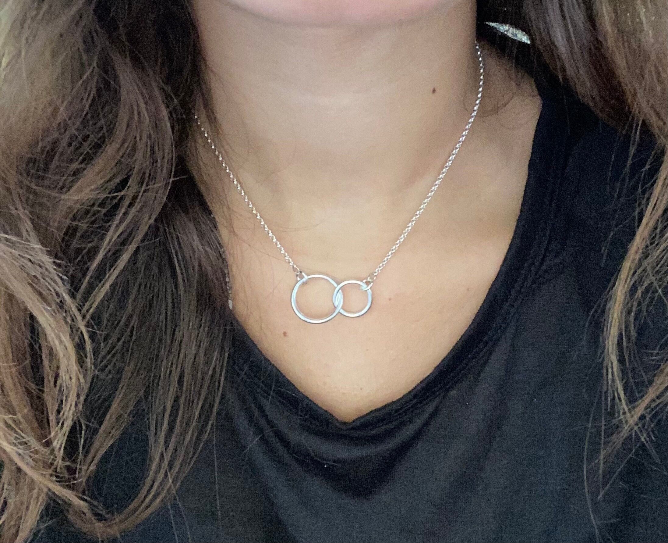 necklace with 2 interlaced circles - chain