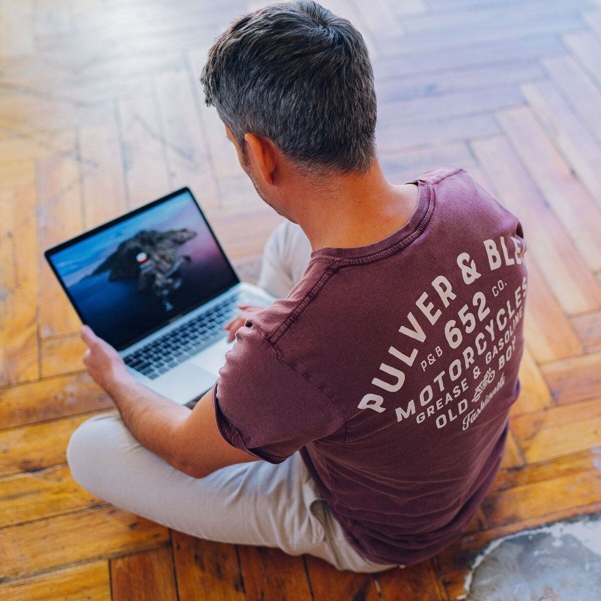 Grasa y gasolina - lavado rojo