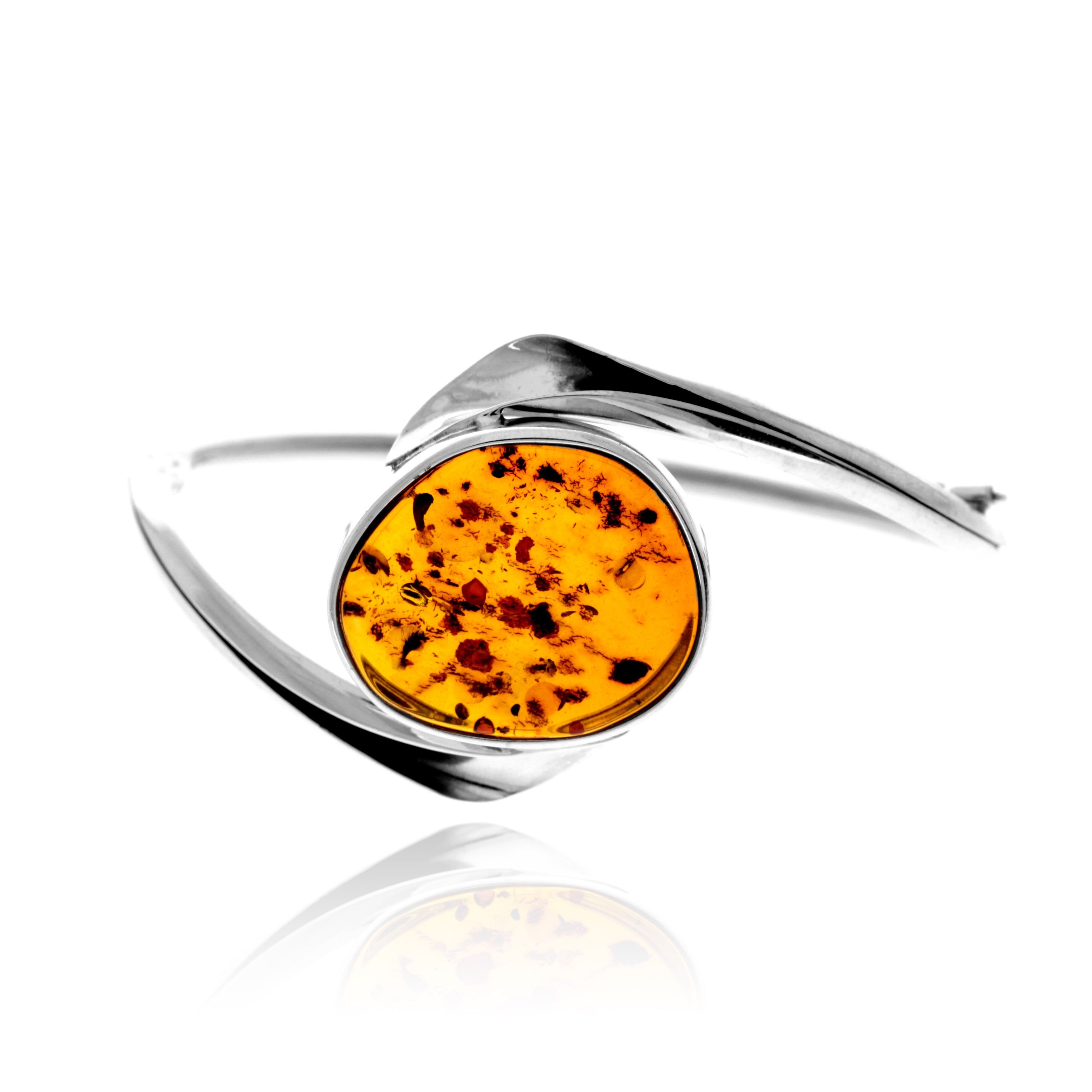 Exklusiver Armreif aus 925er Sterlingsilber und echtem baltischen Bernstein in Cognac – BL0229