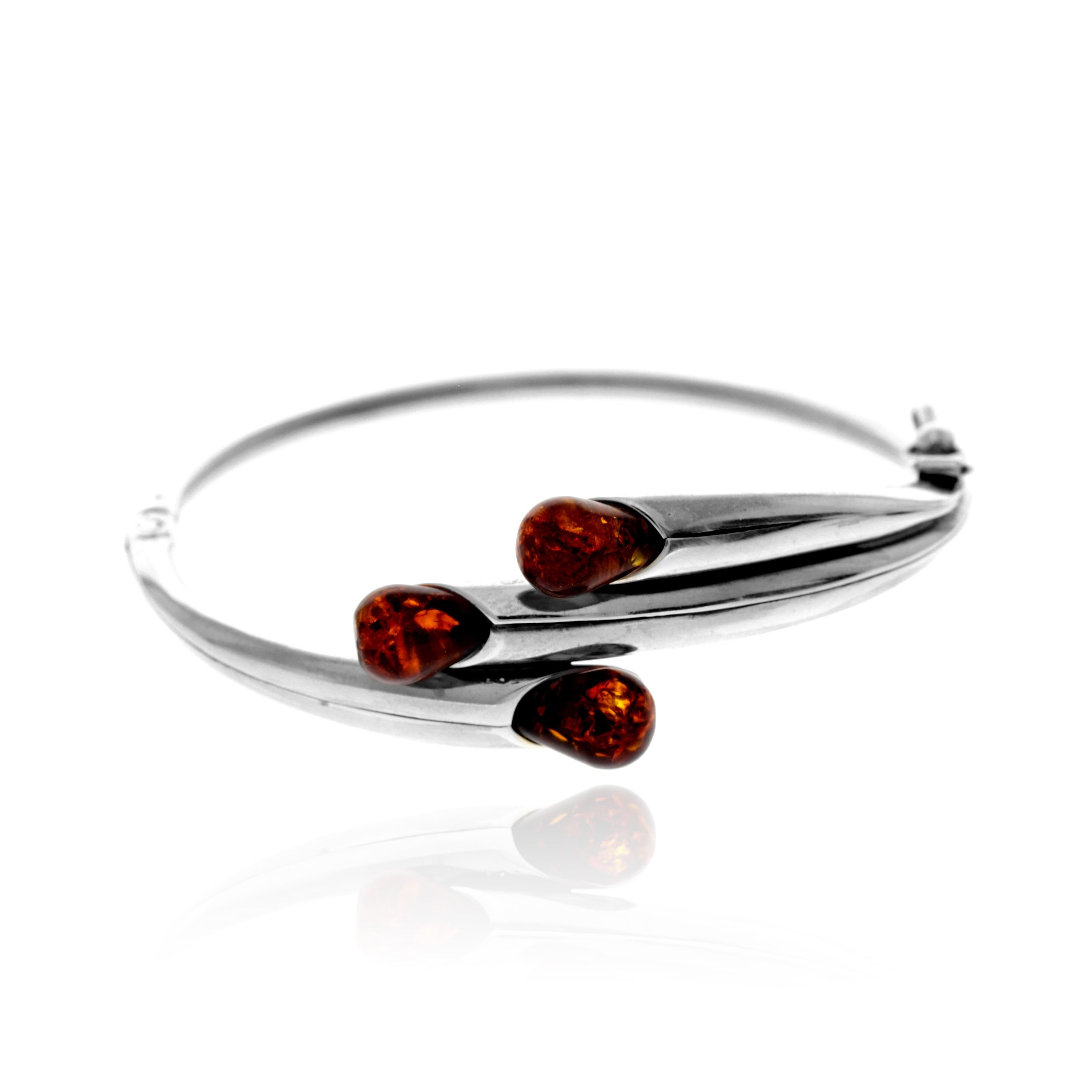 Exklusiver Armreif aus 925er Sterlingsilber und echtem baltischen Bernstein in Cognac – BL0250