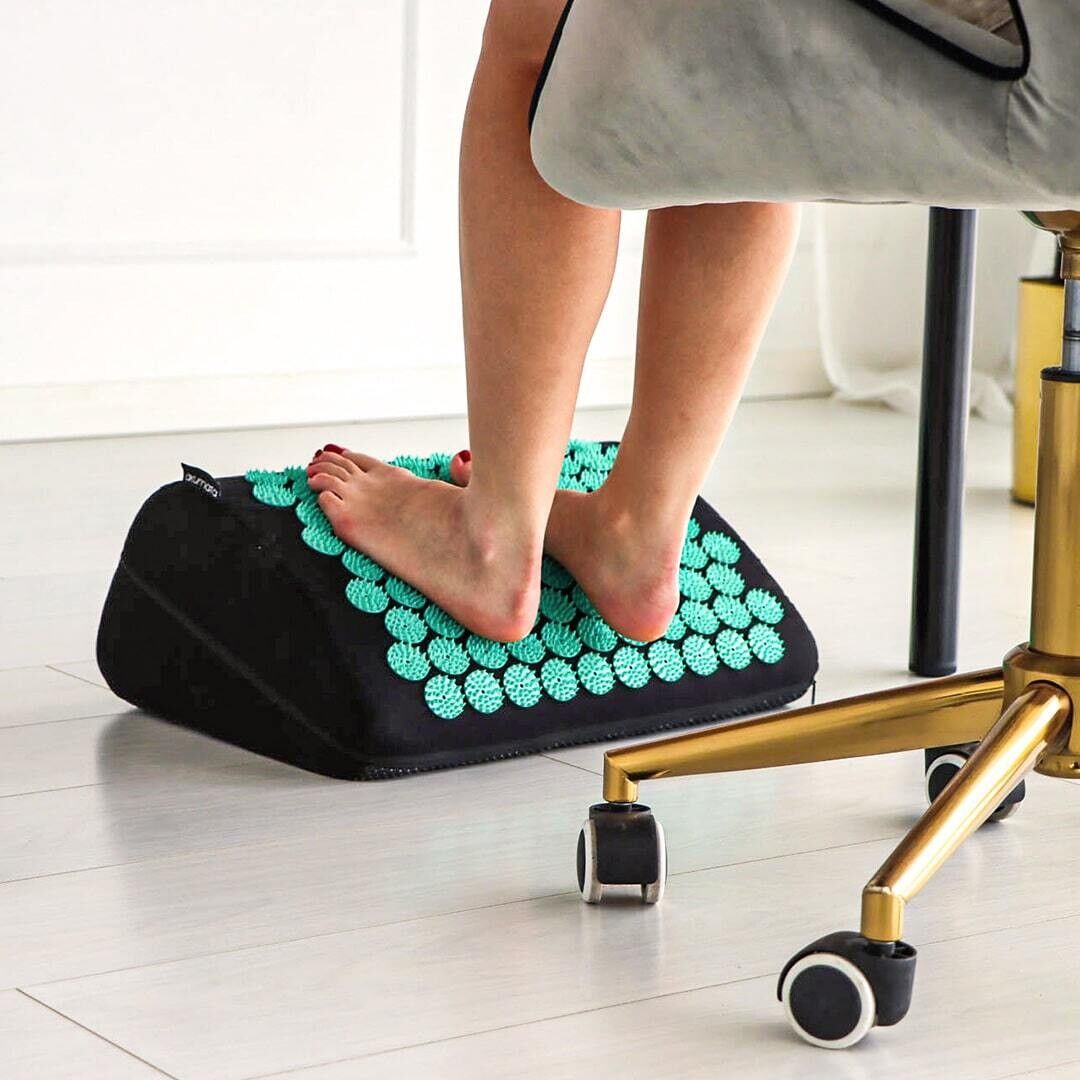 Ergonomische Akupressur-Fußstütze von Akumata