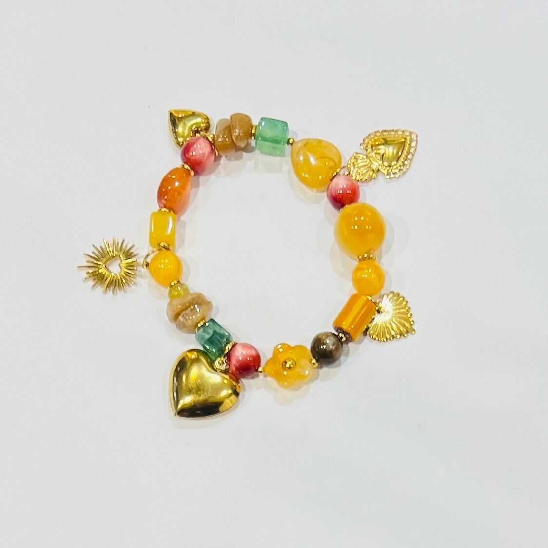Pulsera con cuentas redondas de resina y corazón de acero, exvoto