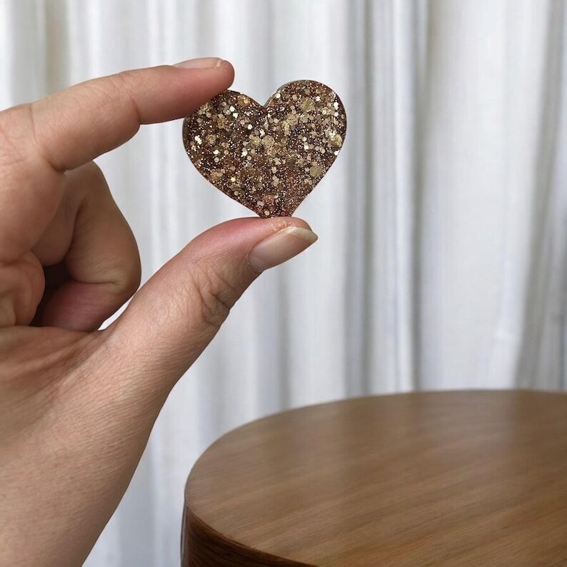 Glitzer-Harz-Brosche – Einzigartiger handgefertigter Schmuck