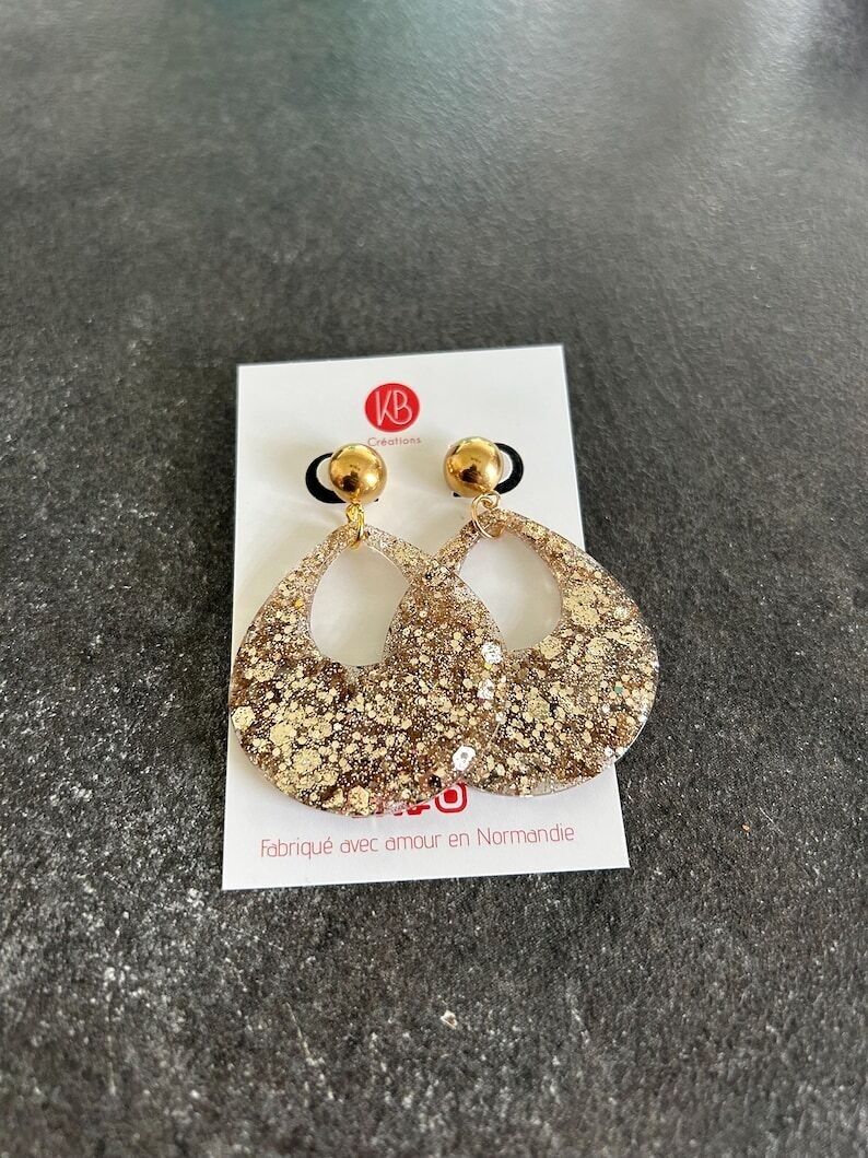 Goldene Tropfenohrringe | Goldglitzerharz | Handgefertigter Schmuck in der Normandie