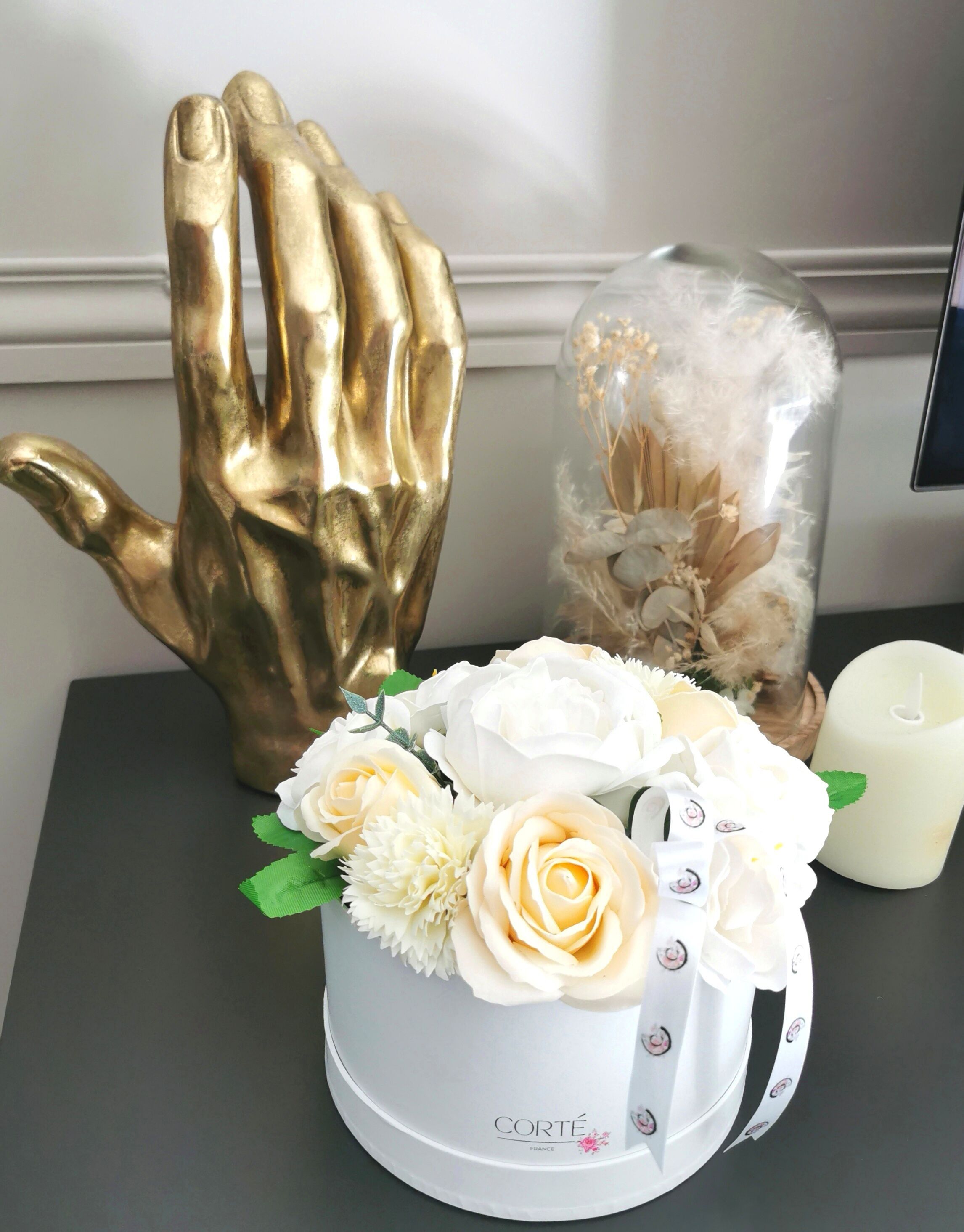 Composition en fleurs de savon boîte ronde Corté France (Appoline) blanc