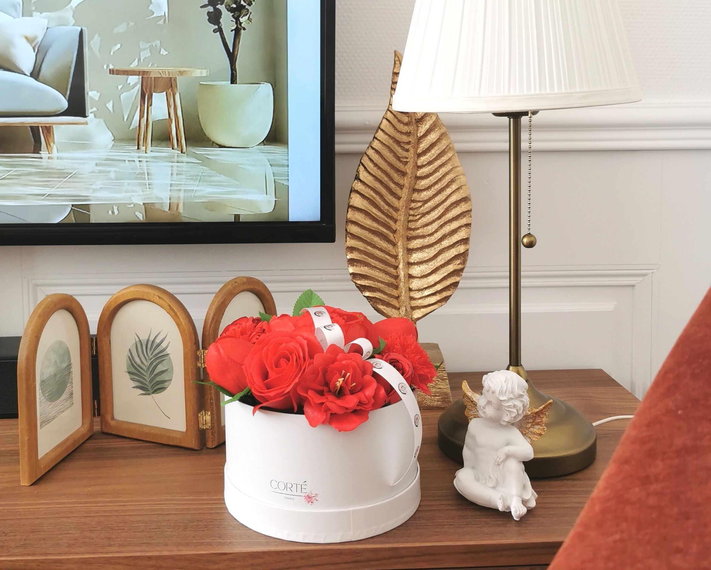 Composition en fleurs de savon boîte ronde Corté France ( Carmin) rouge