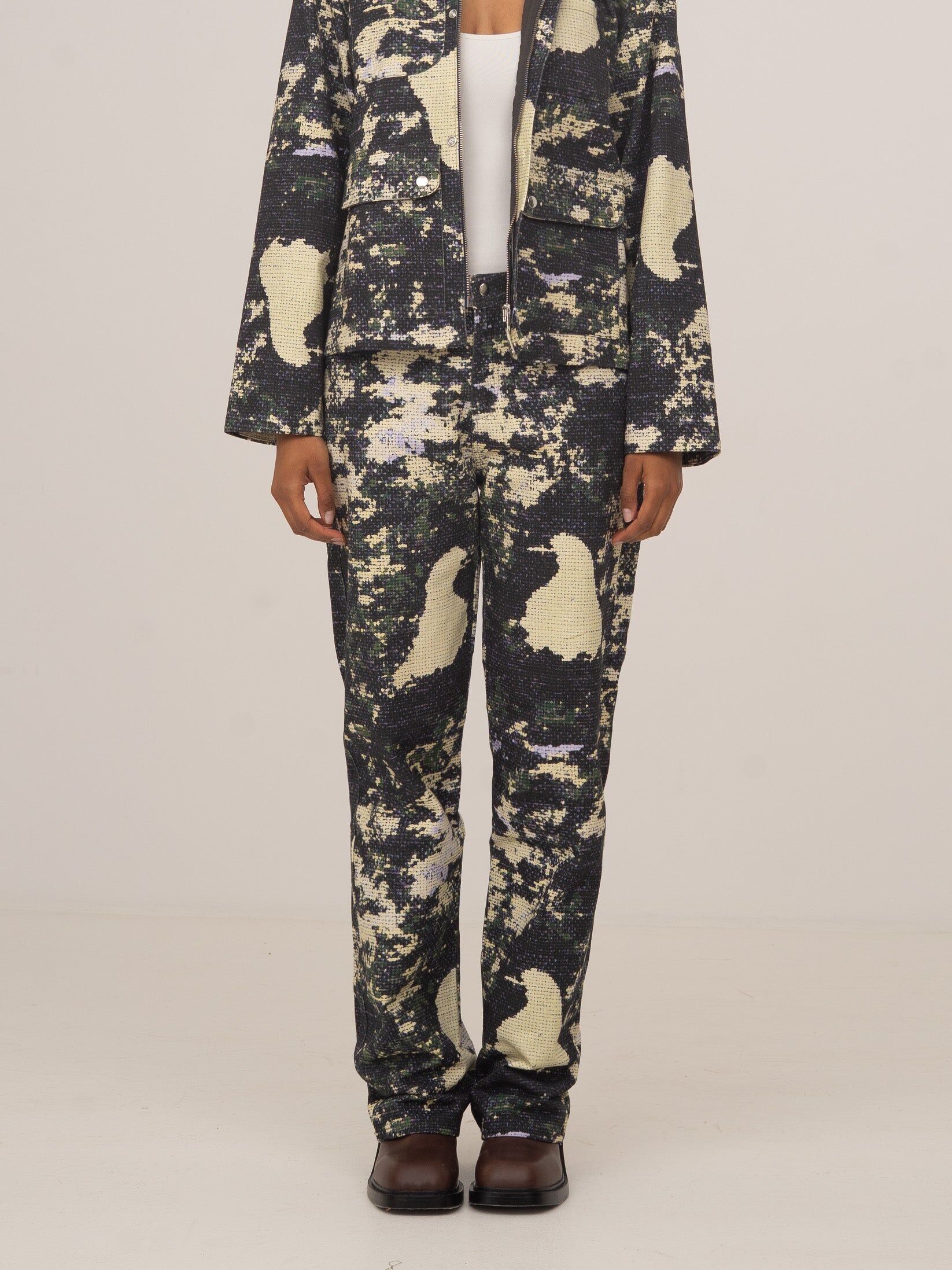 Jeans con stampa di uccelli della Carolina