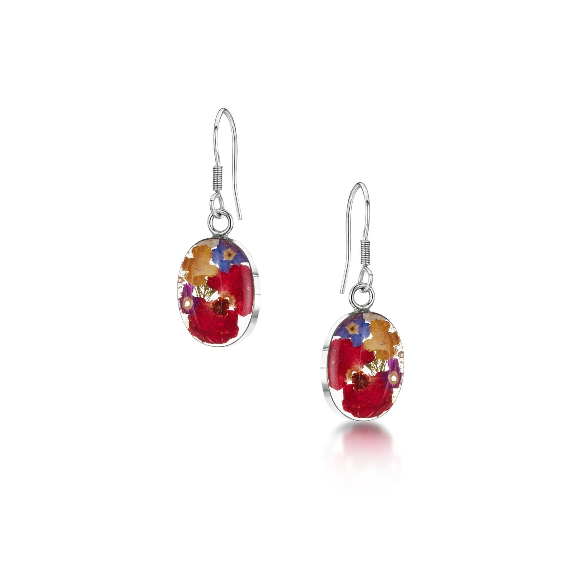 Silberne Tropfenohrringe – gemischte Blumen – oval.